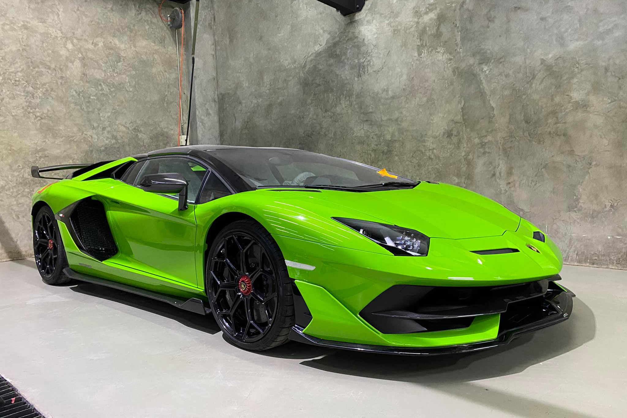 Th m Lamborghini Aventador SVJ Roadster V Vi t Nam S n M u Xanh L L M t