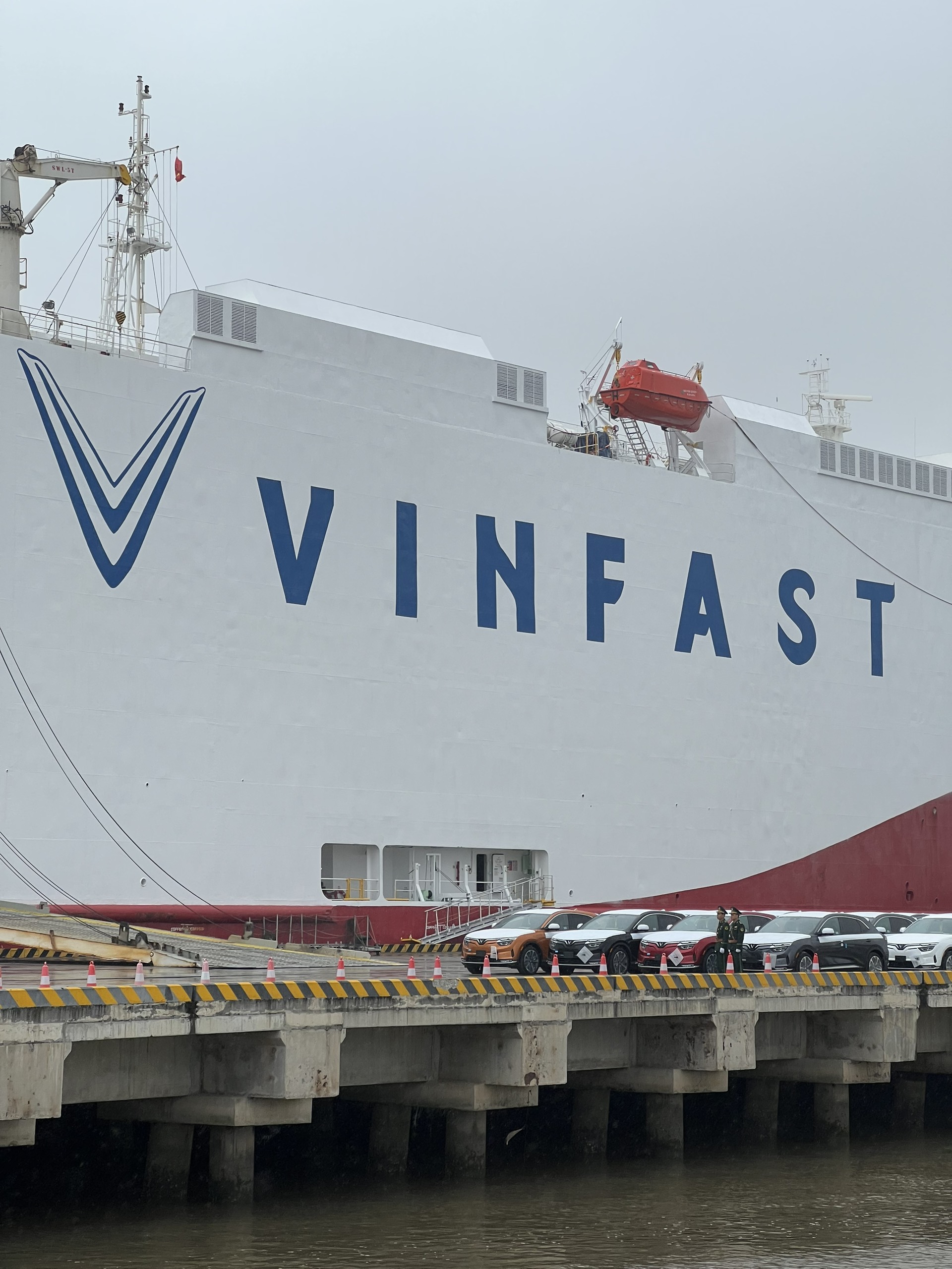 Khoảnh khắc dàn xe điện VinFast lên tàu sang Mỹ xe-dien-vinfast-6.jpg