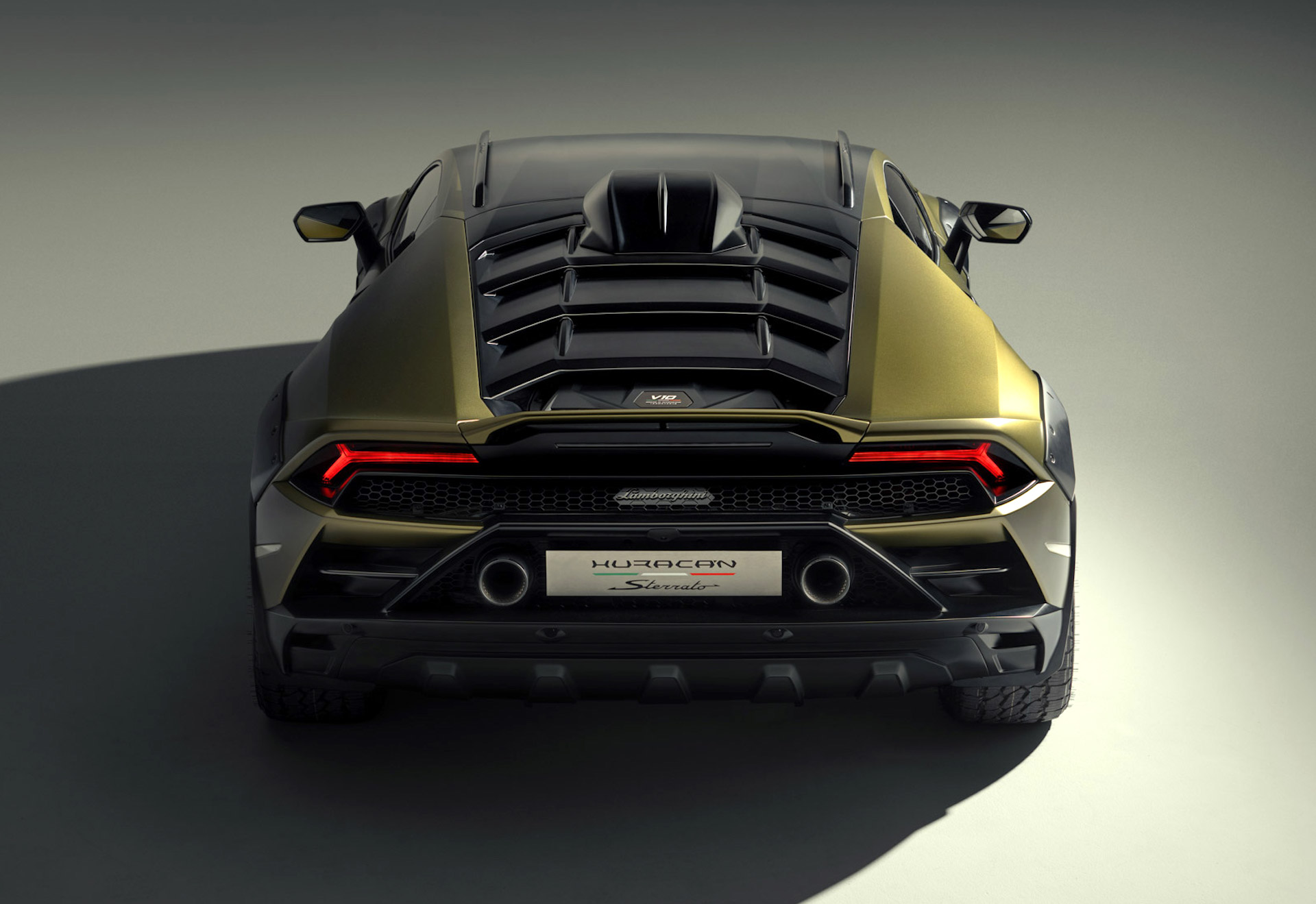 Siêu xe địa hình Lamborghini Huracan Sterrato 2023 ra mắt, mạnh 602 mã lực