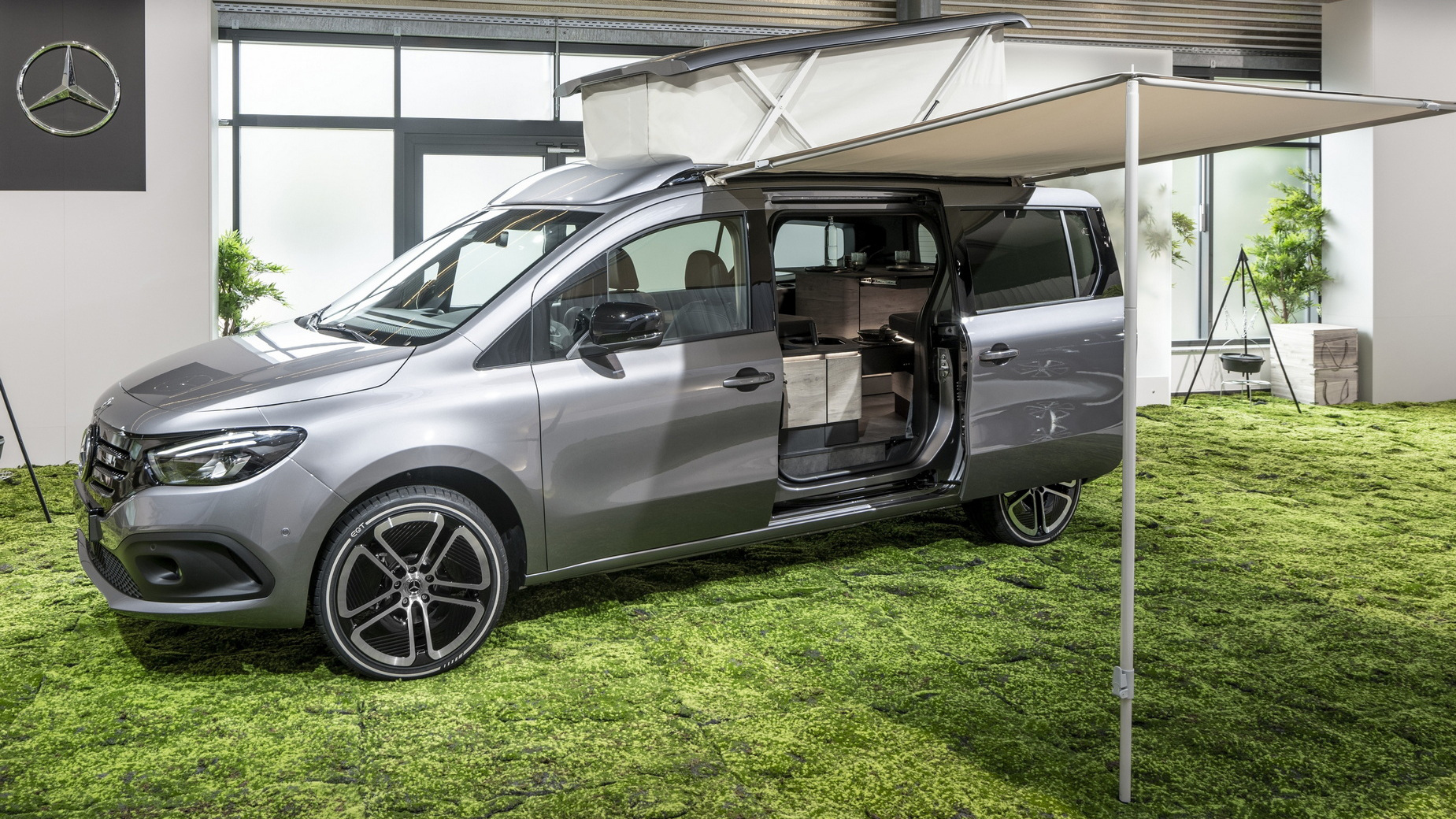 Mercedes ra mắt minivan chạy điện EQT, có phiên bản riêng cho người thích cắm trại