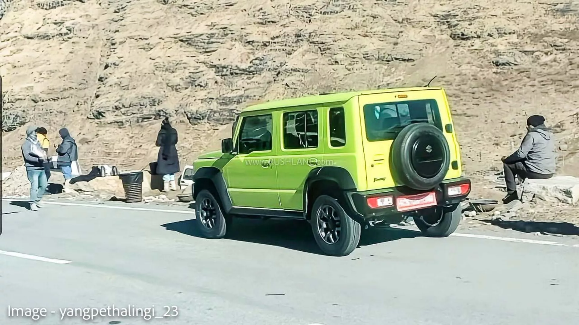 Suzuki Jimny phiên bản 5 cửa lộ diện không che chắn trước ngày ra mắt 2023-maruti-suzuki-jimny-5-door-scoop-1.webp