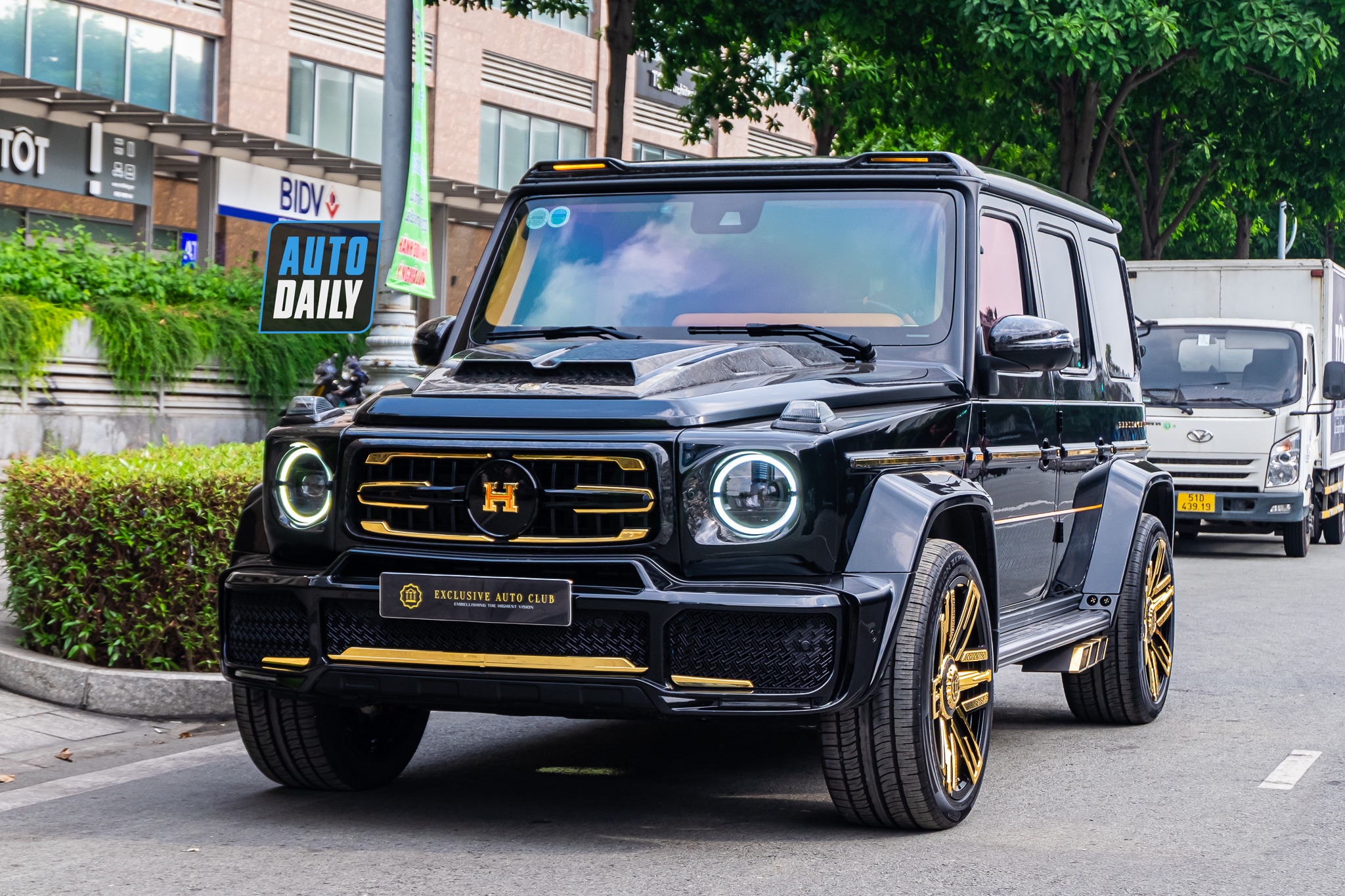 Nghệ nhân Việt chế tác bản độ mạ vàng cho Mercedes-AMG G 63, riêng tiền độ đã tốn 3 tỷ mercedes-amg-g63-ma-vang-autodaily-3.JPG