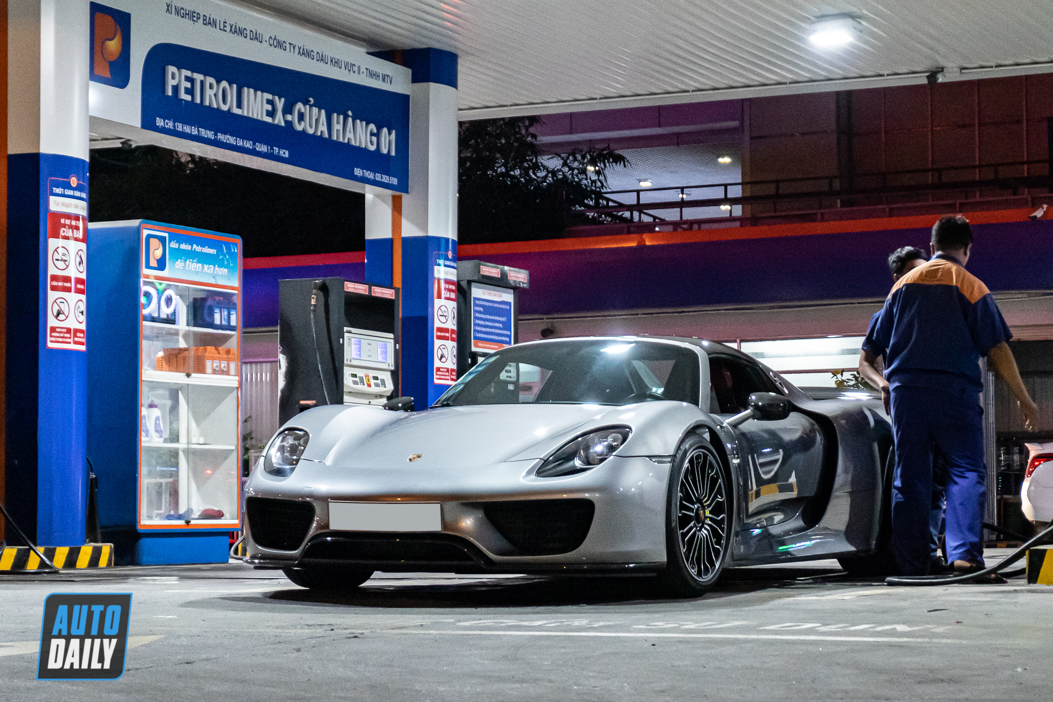 Bắt gặp Porsche 918 Spyder triệu đô của tỷ phú người Việt porsche-918-spyder-autodaily-1.JPG