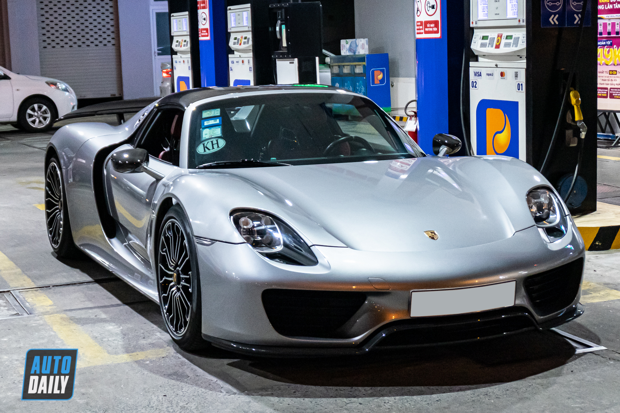 Bắt gặp Porsche 918 Spyder triệu đô của tỷ phú người Việt porsche-918-spyder-autodaily-9.JPG