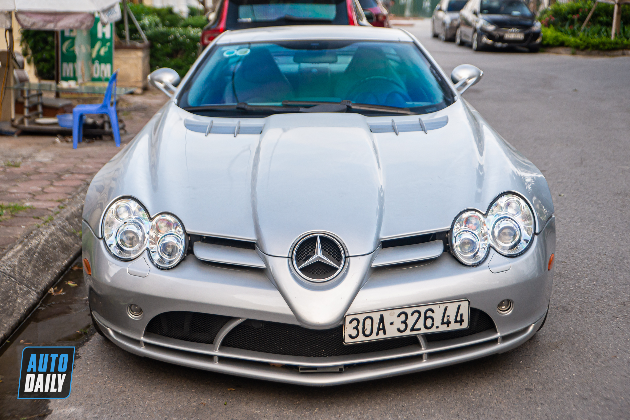 Có gì trên ‘mũi tên bạc’ Mercedes-Benz SLR McLaren độc nhất Việt Nam? mercedes-benz-slr-mclaren-doc-nhat-viet-nam-autodaily-6.JPG