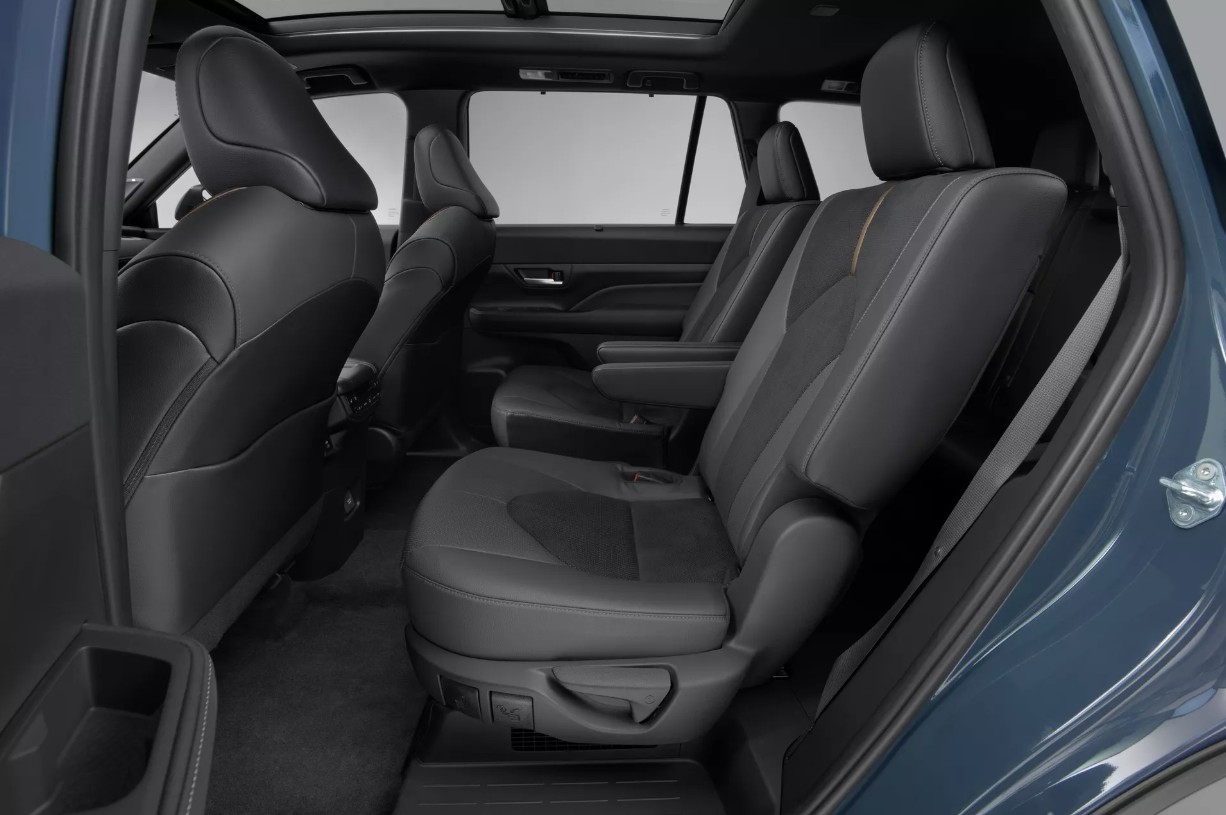 Toyota Grand Highlander 2024 ra mắt: Mẫu SUV ba hàng ghế mạnh 362 mã lực toyota-grand-highlander-2024-8.jpg