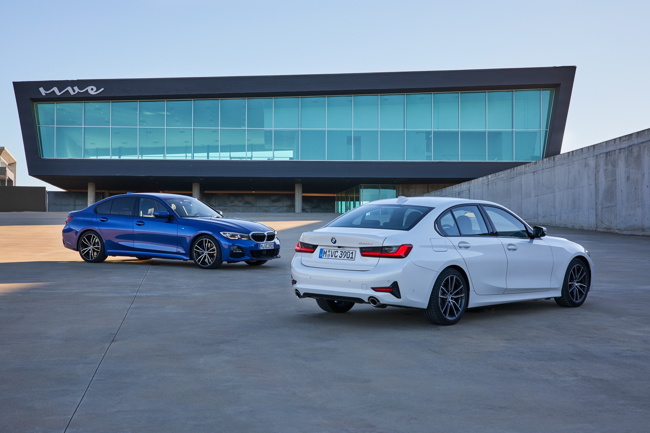 BMW 3 Series và BMW X3: Lựa chọn xe sang nào dành cho bạn? 3-series-02.jpg