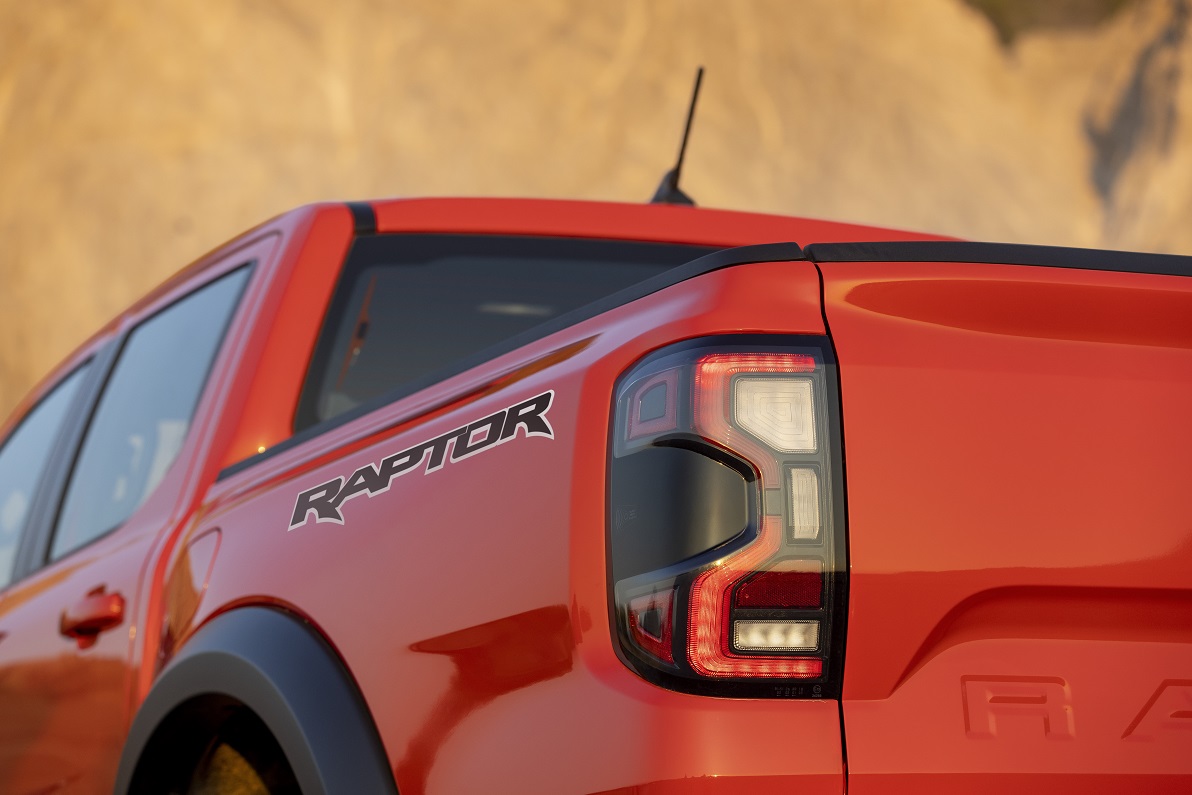 Ford Ranger Raptor 2023 ra mắt tại Việt Nam, giá từ 1,299 tỷ đồng next-gen-ranger-raptor-rear-1.JPG