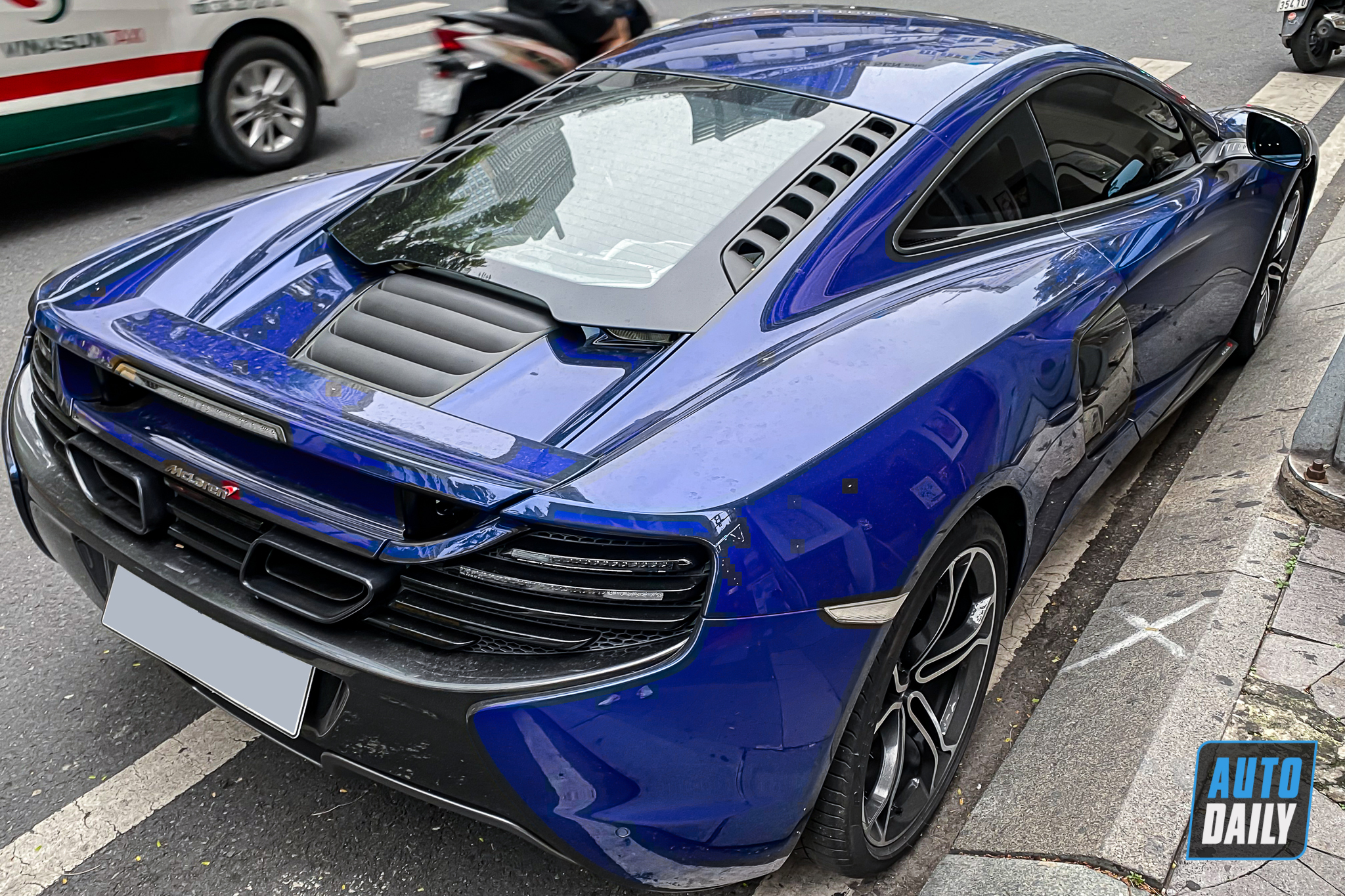 Khai tử được 6 năm, đại gia Việt vẫn chuộng McLaren 650S Coupe nhờ độ hiếm mclaren-650s-coupe-autodaily-2.JPG
