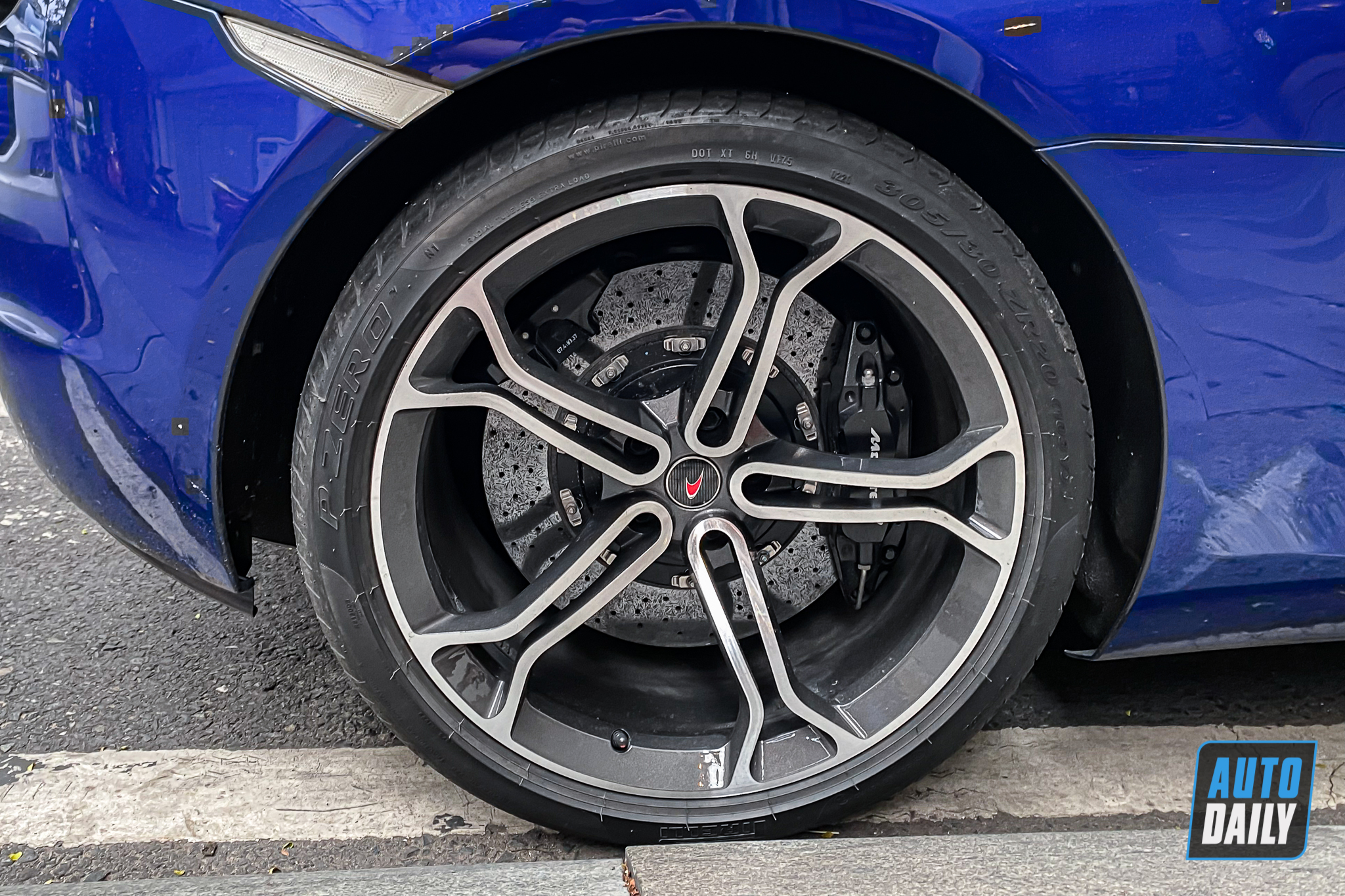 Khai tử được 6 năm, đại gia Việt vẫn chuộng McLaren 650S Coupe nhờ độ hiếm mclaren-650s-coupe-autodaily-8.JPG