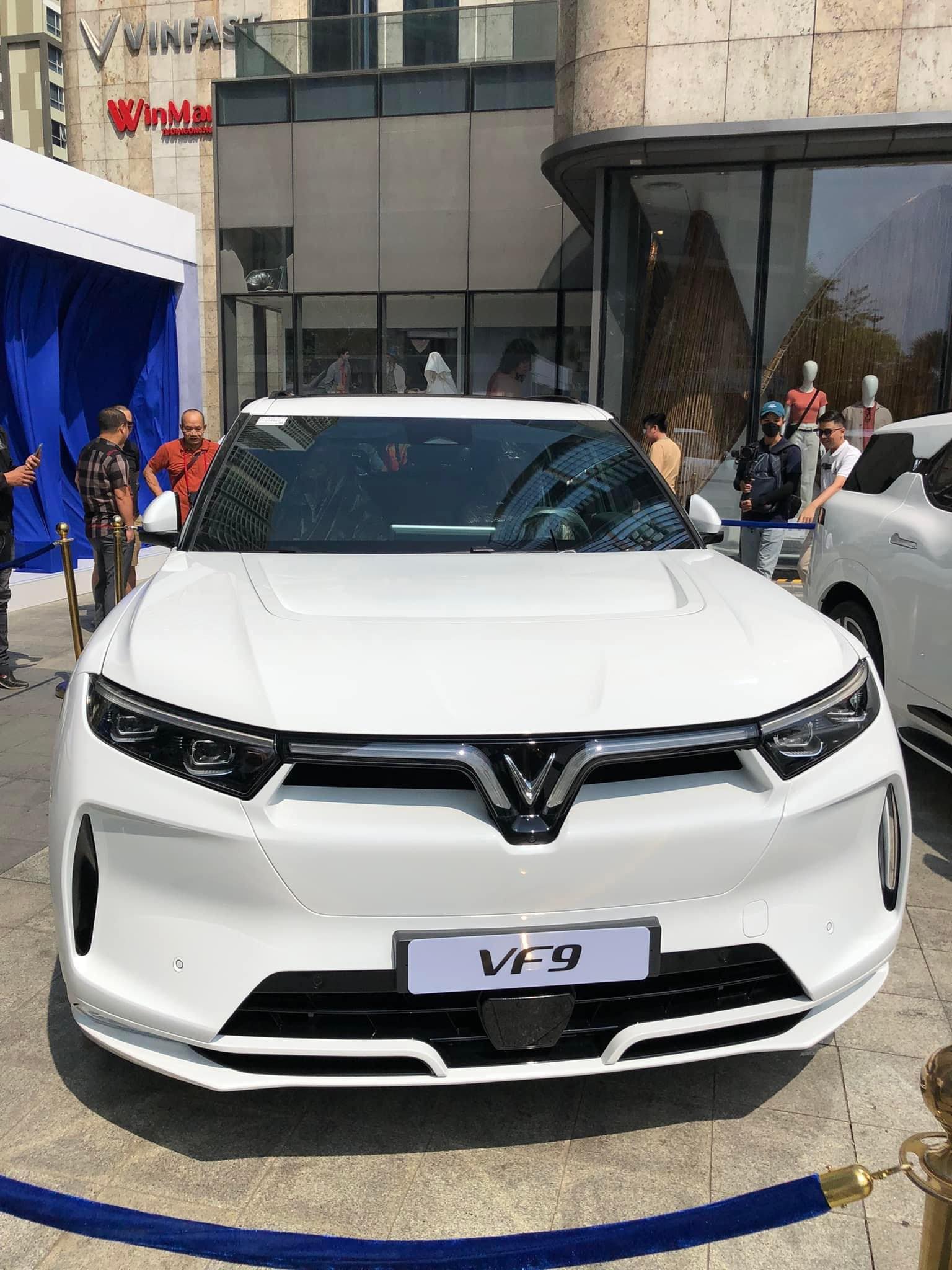 Hôm nay, VinFast chính thức bàn giao xe VF 9 cho khách hàng vinfast-vf-9-2.jpg