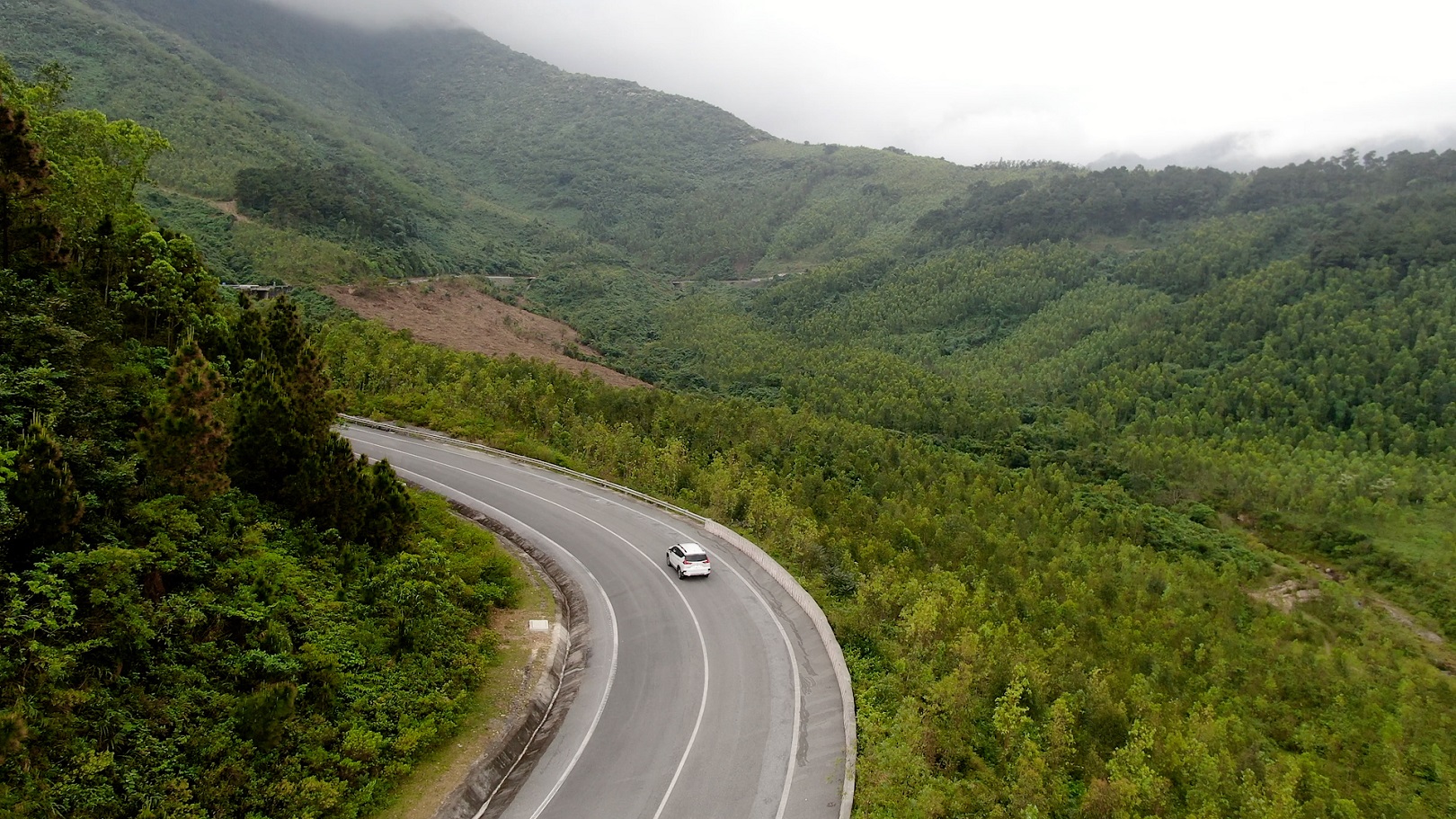 Cùng Mitsubishi Xpander Cross 2023 khám phá đường mòn Hồ Chí Minh lịch sử mitsubishi-xpander-cross-2023-autodaily-37.jpg