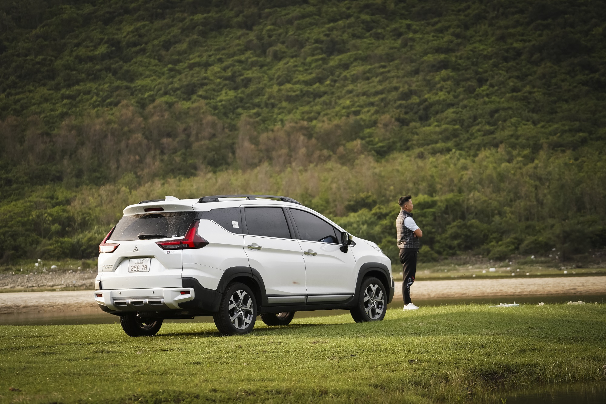 Cùng Mitsubishi Xpander Cross 2023 khám phá đường mòn Hồ Chí Minh lịch sử mitsubishi-xpander-cross-2023-autodaily-5.JPG