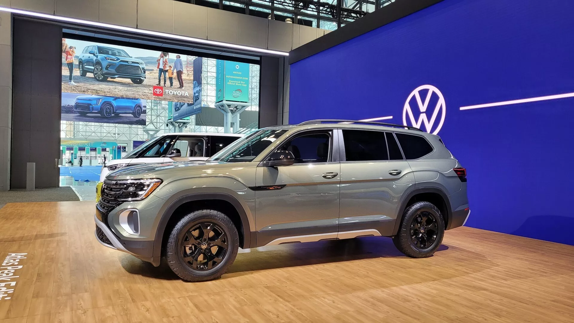 Volkswagen Atlas Peak Edition 2024 Kiểu dáng khỏe khoắn, nội thất cao cấp