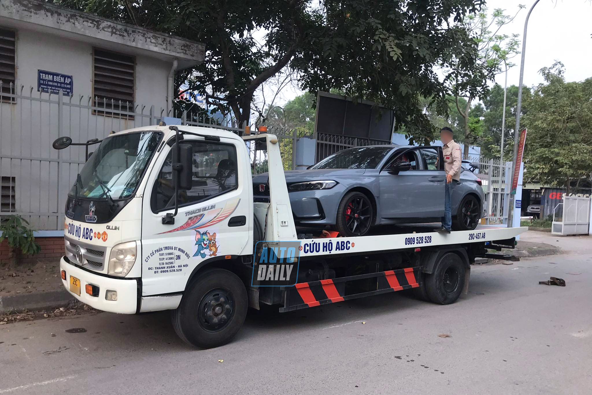 Honda Civic Type R 2023 có mặt tại Hà Nội, chờ ngày bàn giao đến khách hàng honda-civic-type-r-2023-autodaily-1.jpg