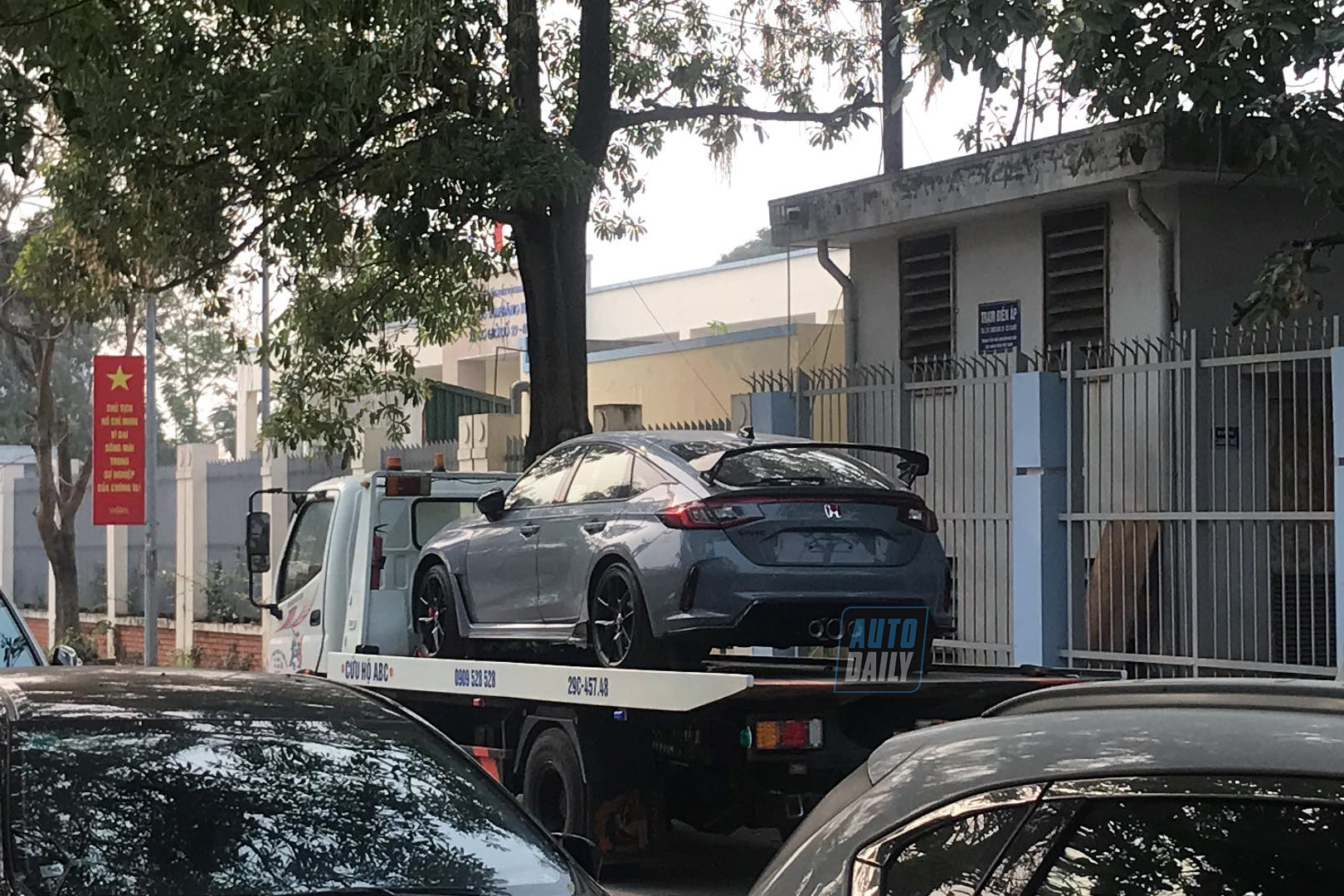 Honda Civic Type R 2023 có mặt tại Hà Nội, chờ ngày bàn giao đến khách hàng honda-civic-type-r-2023-autodaily-2.jpg