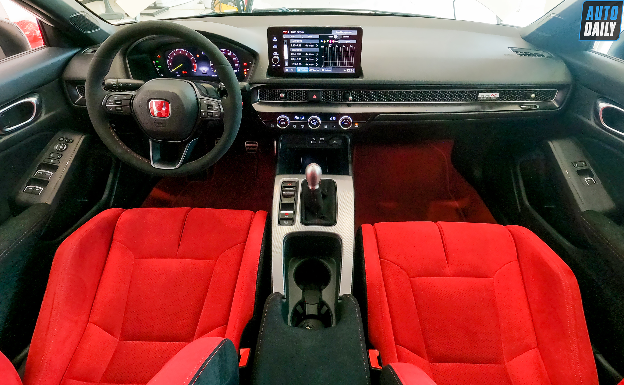 Honda Civic Type R 2023 có mặt tại Hà Nội, chờ ngày bàn giao đến khách hàng honda-civic-type-r-2023-autodaily-6.jpg