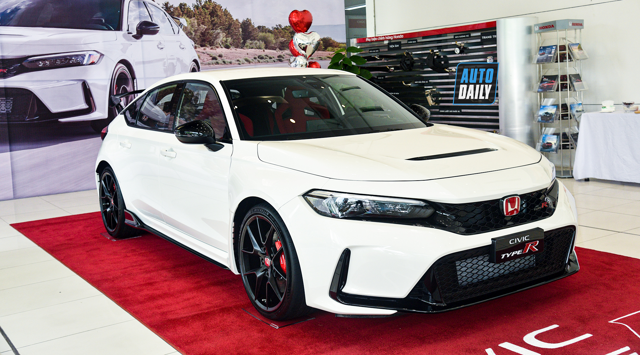 Honda Civic Type R 2023 có mặt tại Hà Nội, chờ ngày bàn giao đến khách hàng honda-civic-type-r-2023-autodaily-8.jpg