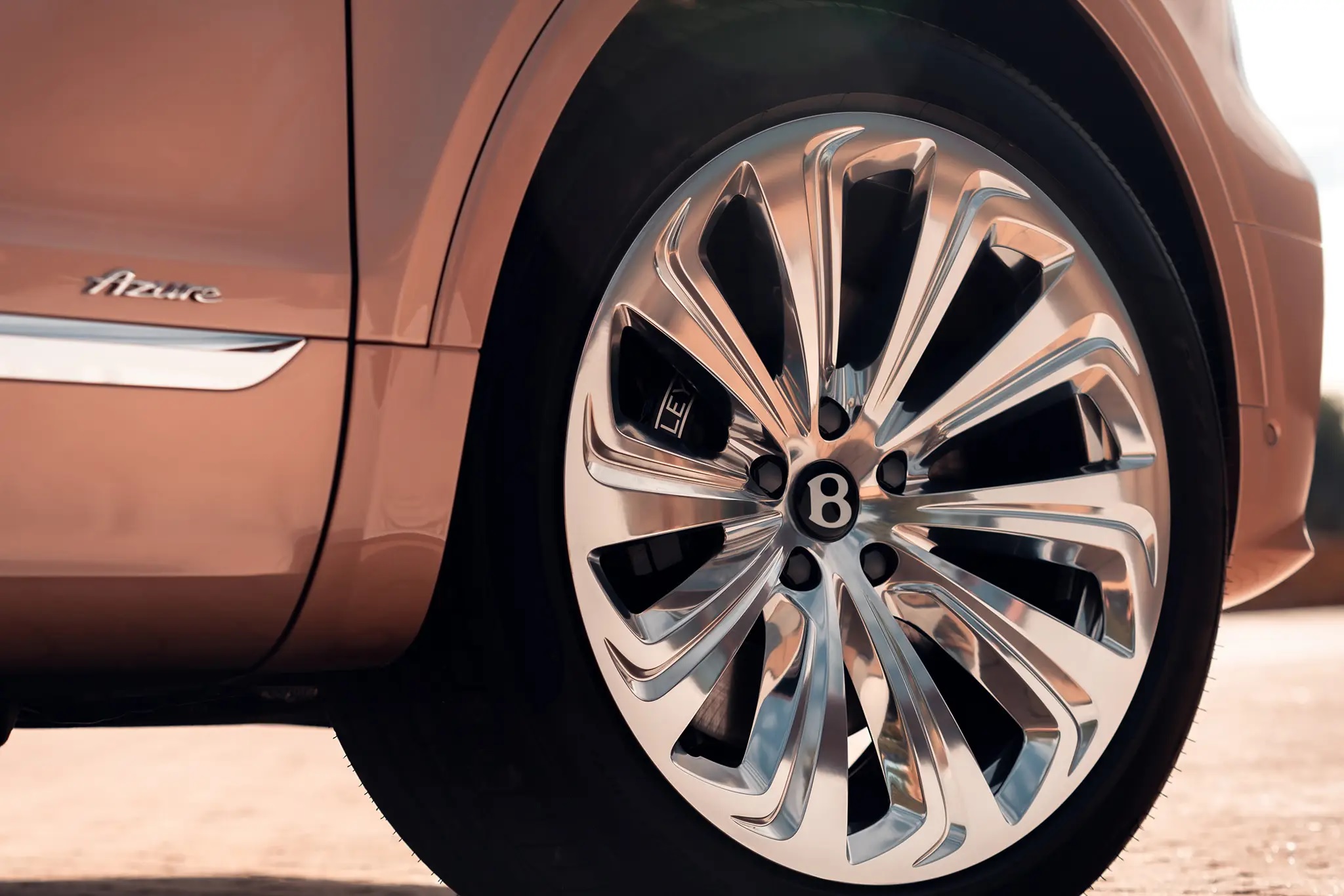 Bentley Bentayga bản trục cơ sở dài có mặt tại Hà Nội, giá từ 18,5 tỷ đồng bentley-bentayga-ewb-autodaily-3.jpg