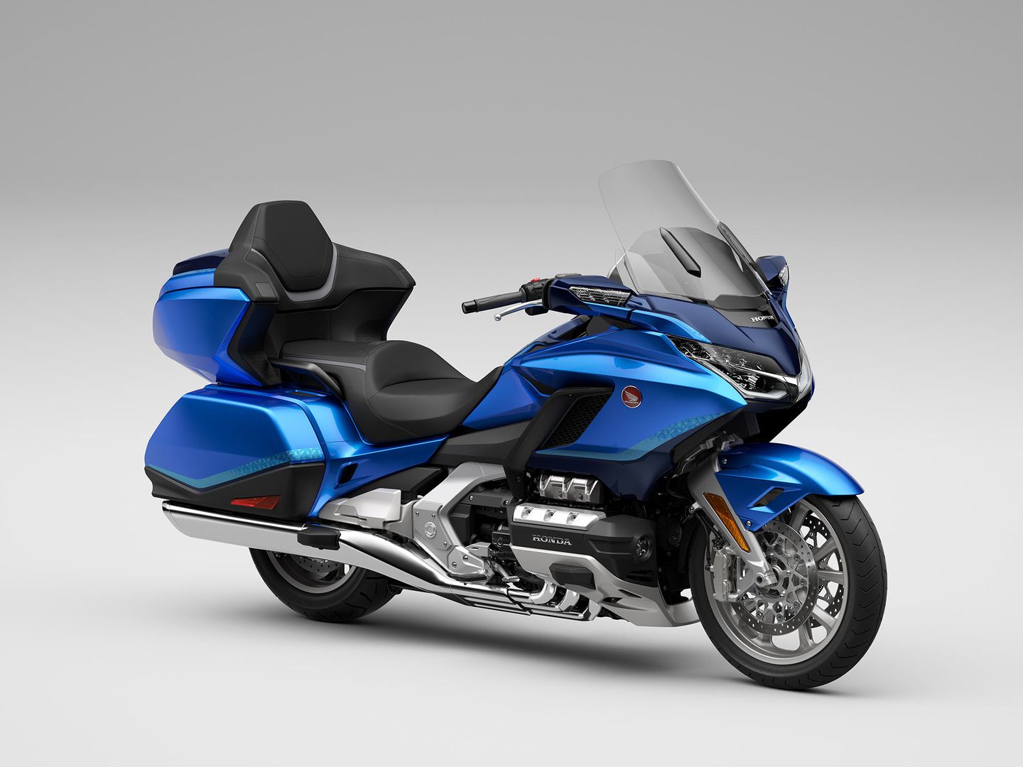 5 ideal motorcycle models suitable for long trips Honda Gold Wing 2022 (1).jpg