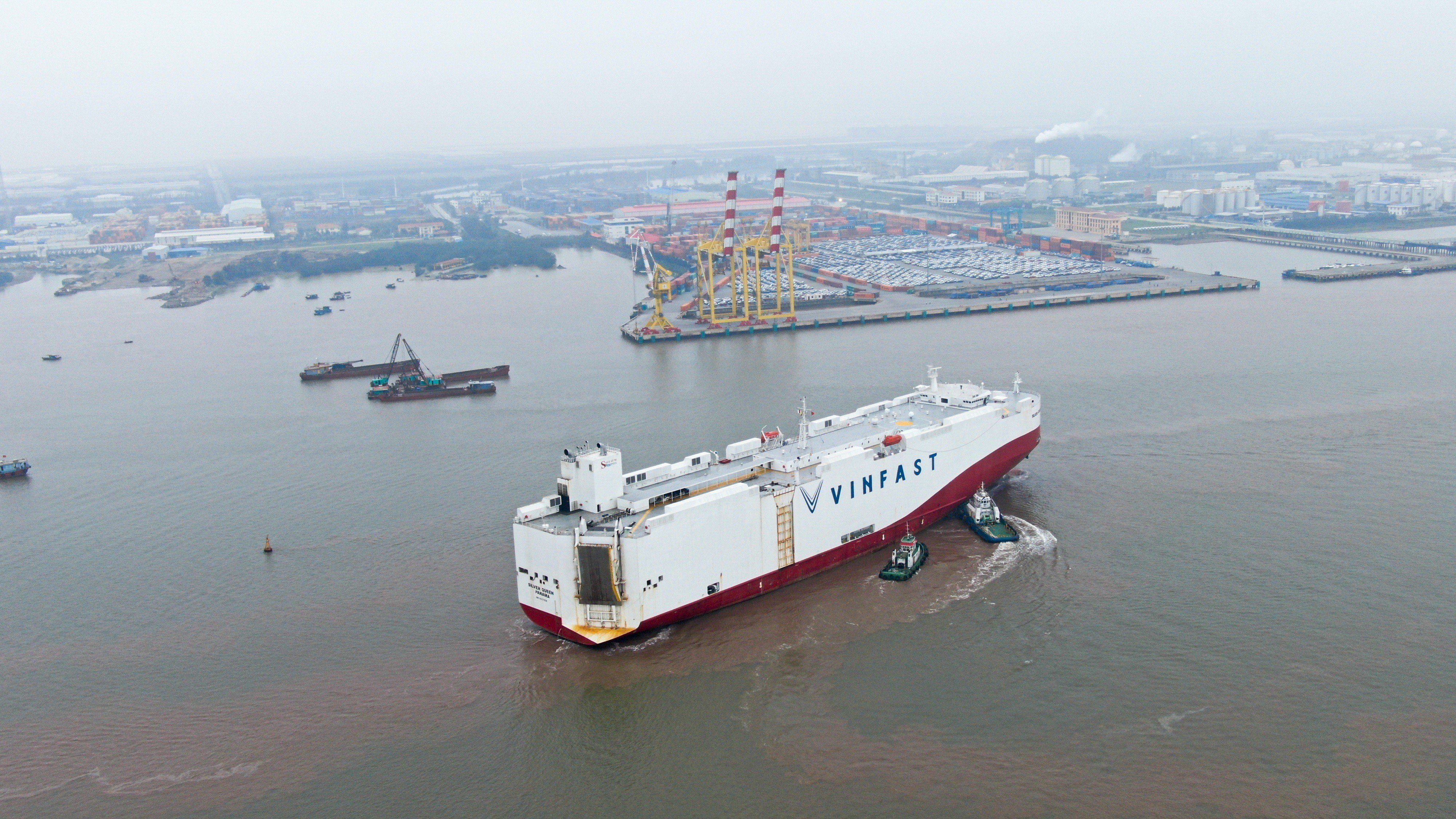 Ảnh “NÓNG” 1.800 xe VinFast VF 8 tập kết tại cảng, sẵn sàng sang Mỹ và Canada vinfast-vf8-06.jpg