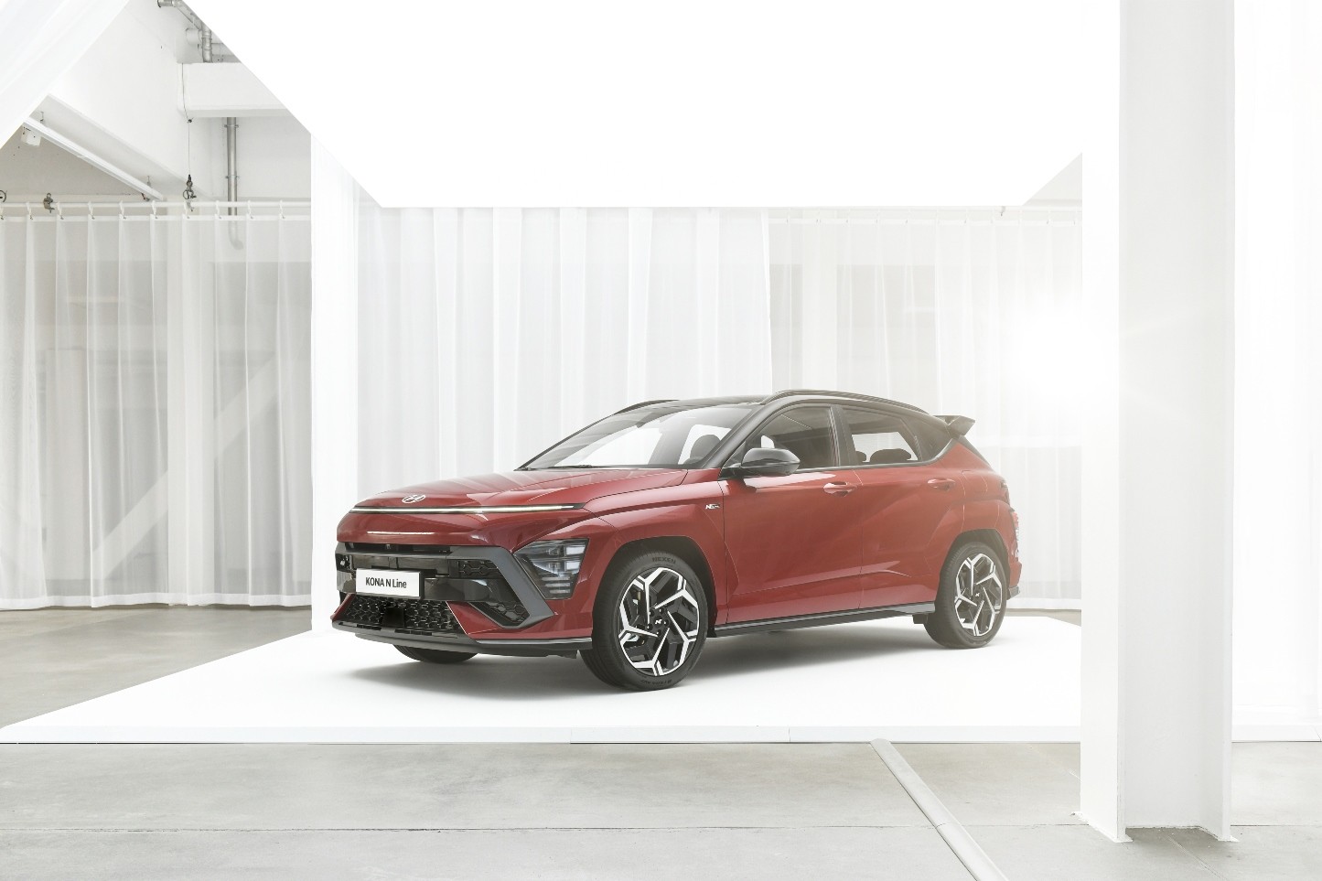 new-hyundai-kona-10l-turbo-manual-costs-25725-in-the-uk-hybrid-starts-at-30025-1.jpg