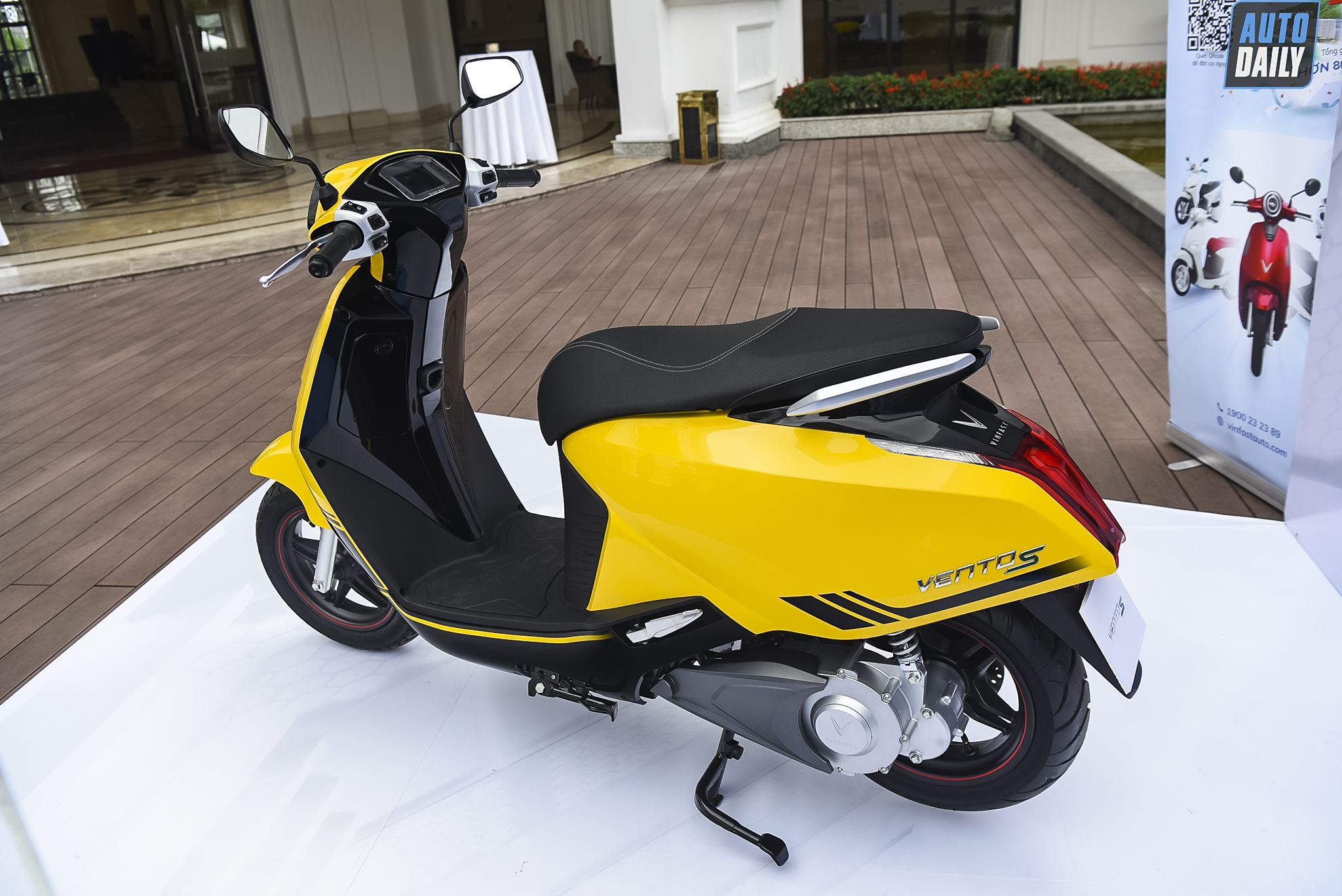 Những mẫu xe máy điện tầm trung có giá bán ngang ngửa xe tay ga chạy xăng VinFast Vento S (1).jpg