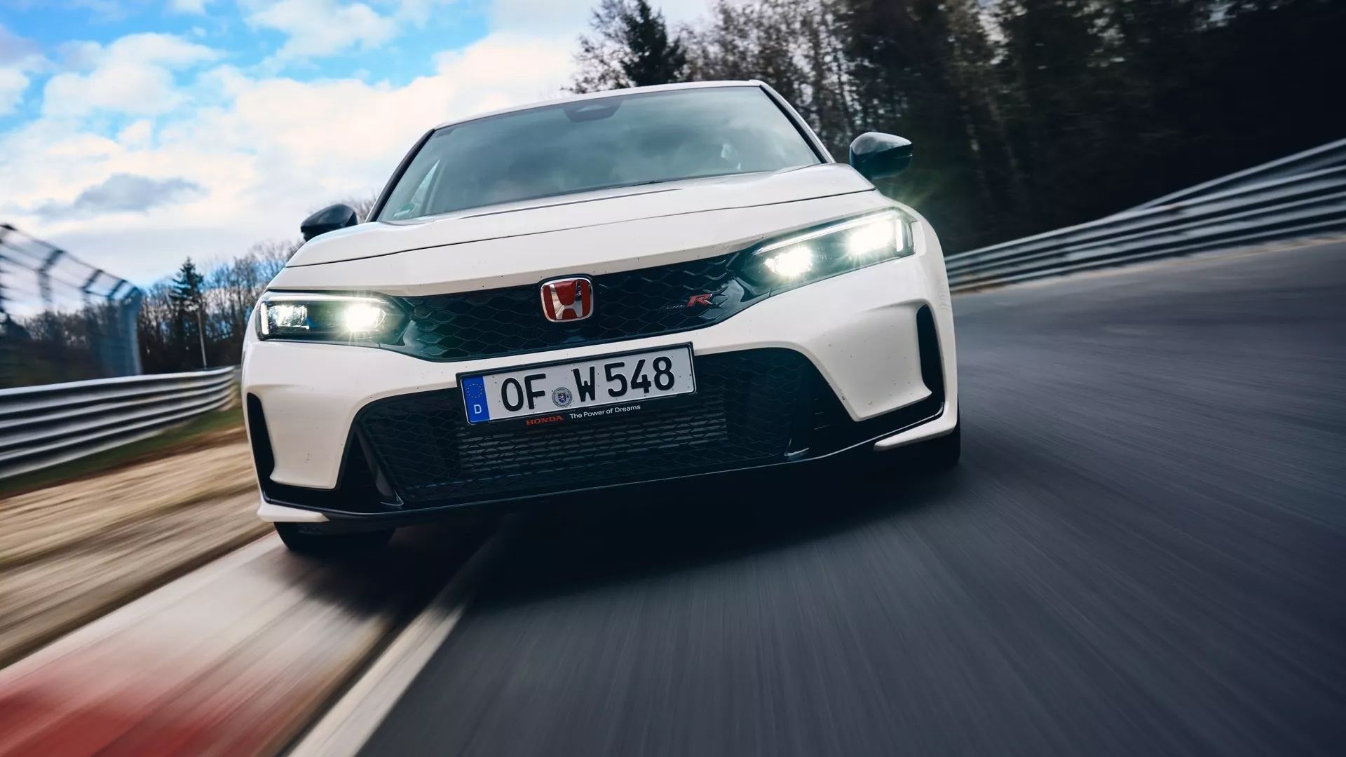 Honda Civic Type R thiết lập kỷ lục mới 7 phút 44,881 giây tại Nürburgring