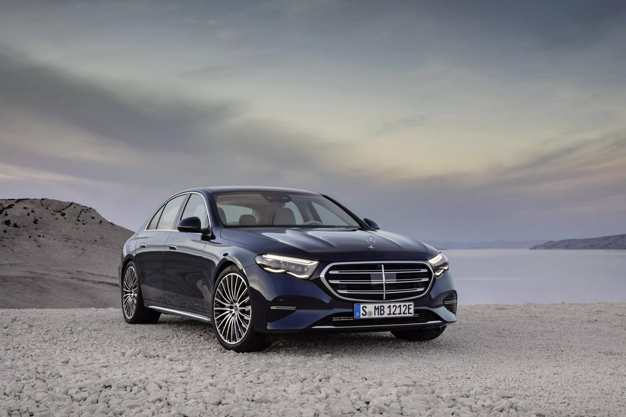 Mercedes-Benz E-Class 2024 officially revealed with a series of noteworthy upgrades 2024-mercedes-e-class-20-2048x1366.webp