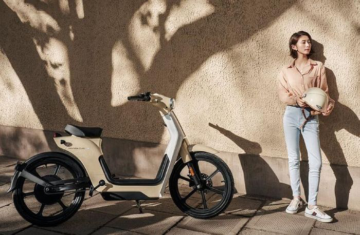 Honda introduces new electric motorcycle, priced equal to VinFast Evo200 in Vietnam Honda Cub e (1).jpg