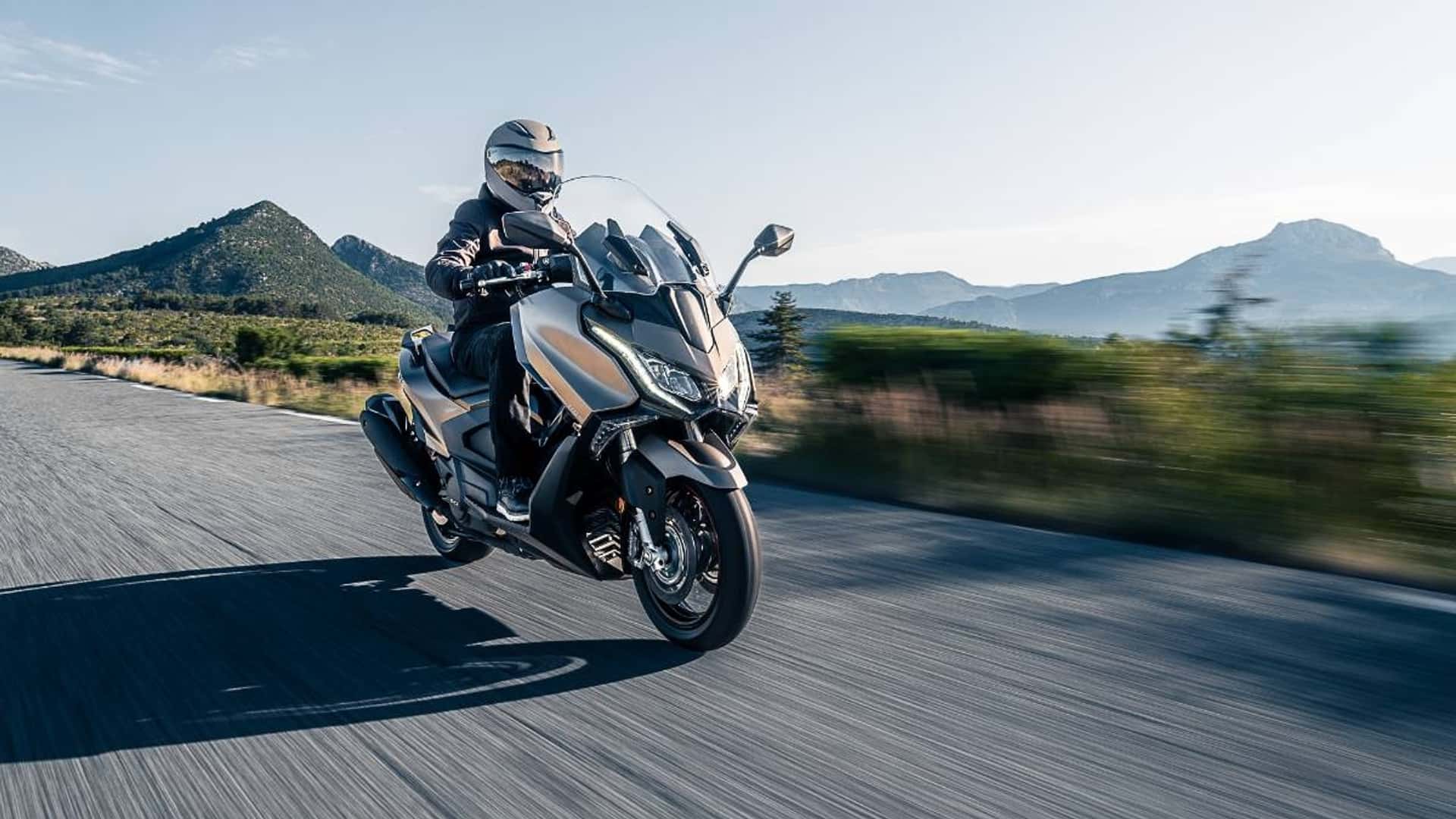 KYMCO AK 550 2023 gets a new look with the Premium version, taking on the Yamaha TMAX KYMCO AK 550 Premium 2023 (3).jpg