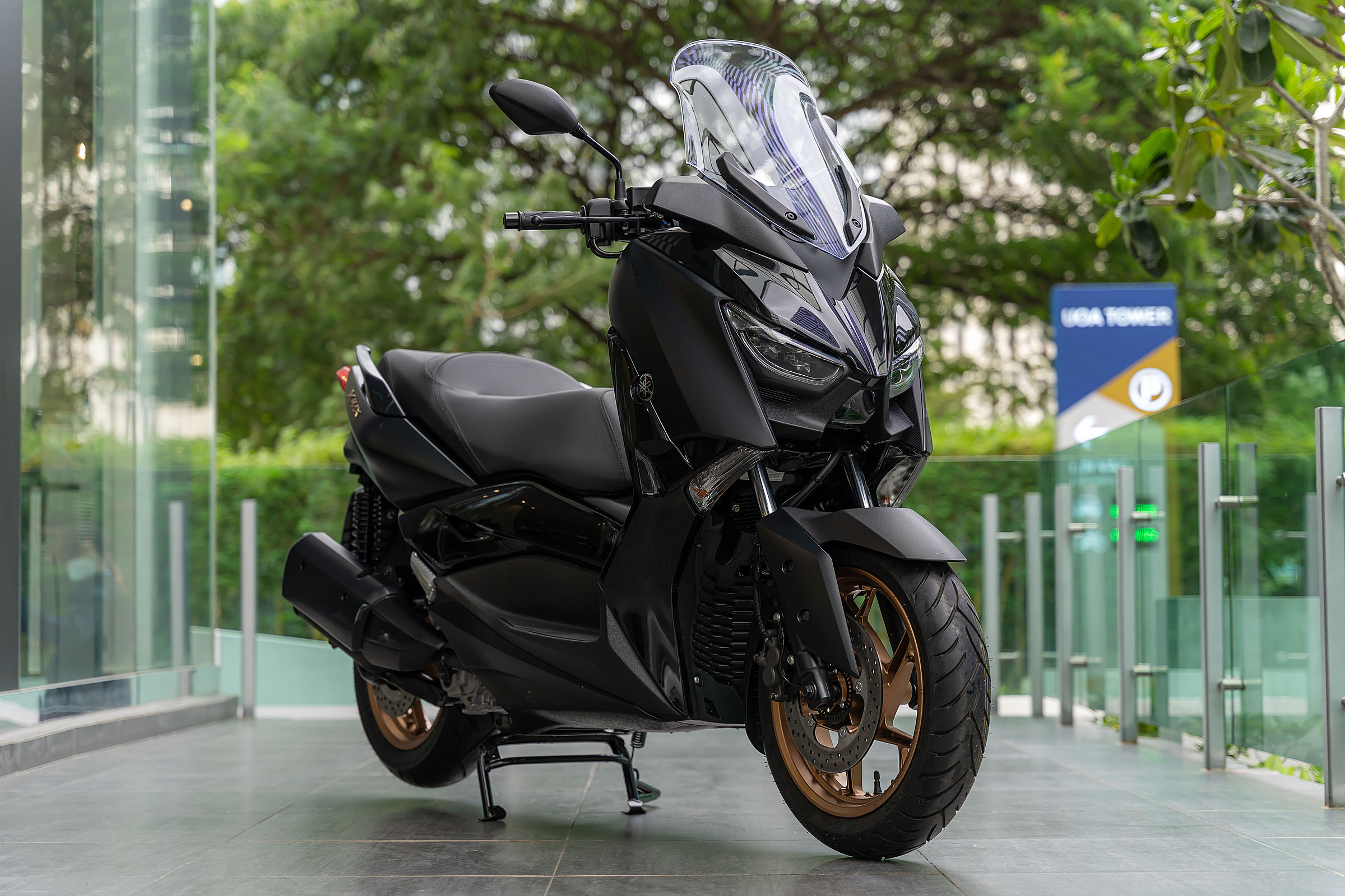 Yamaha%20XMAX%20300%20%20(2).jpg