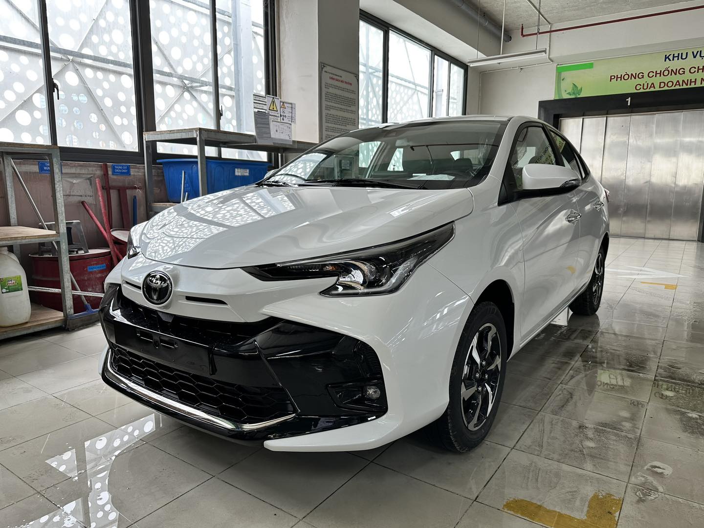 Thêm ảnh Toyota Vios 2023 tại đại lý: Liệu có lấy lại được ngôi vương doanh số? toyota-vios-2023-5-1.jpg