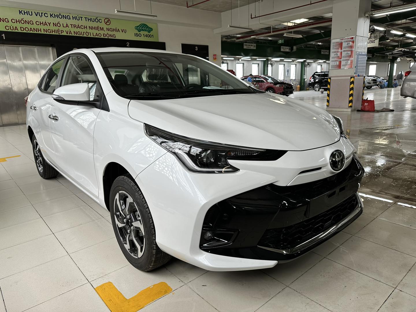 Hình ảnh Toyota Vios 2023 tại đại lý với nhiều nâng cấp mới
