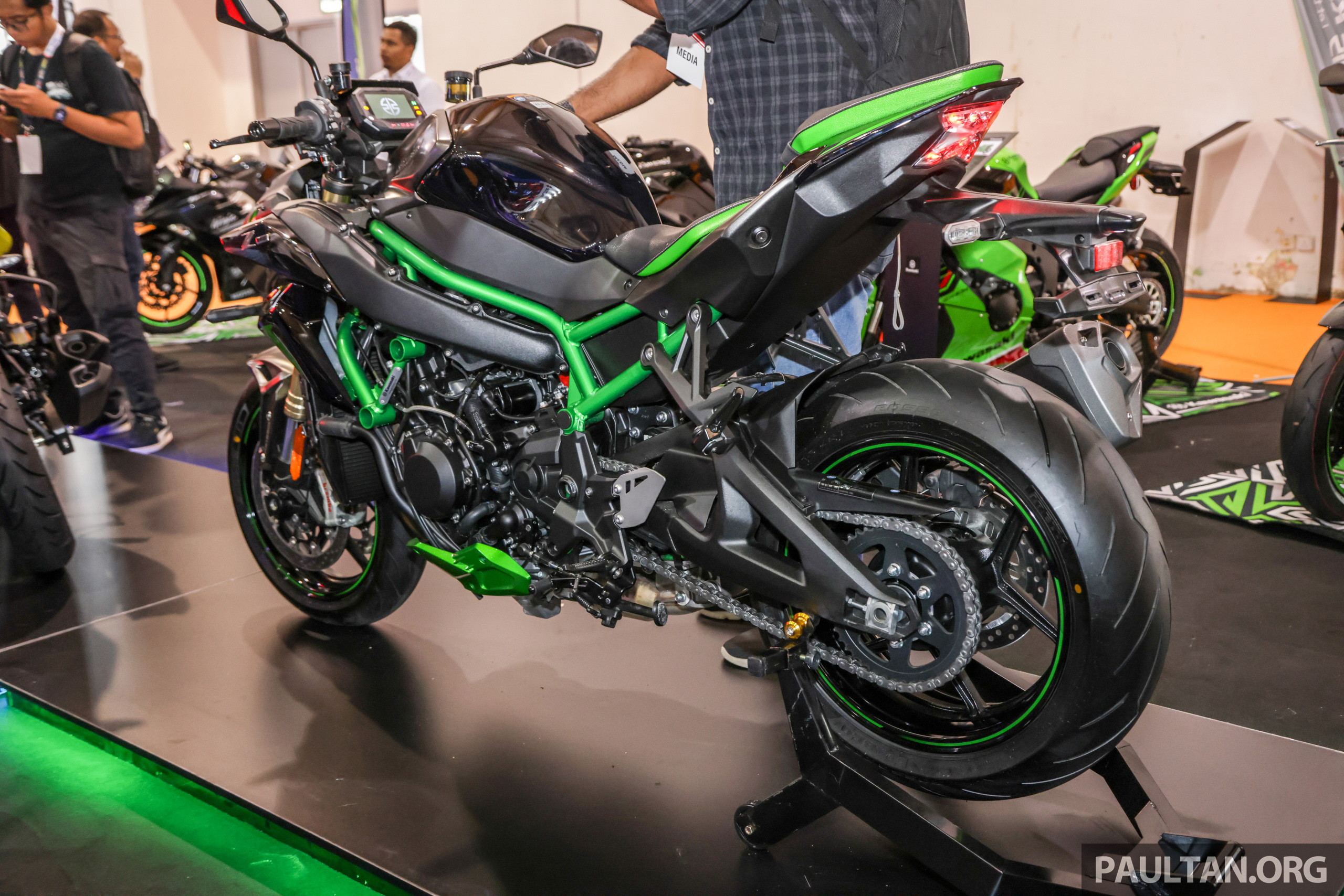 Kawasaki%20Z%20H2%20SE%202023%20%20(5).jpg