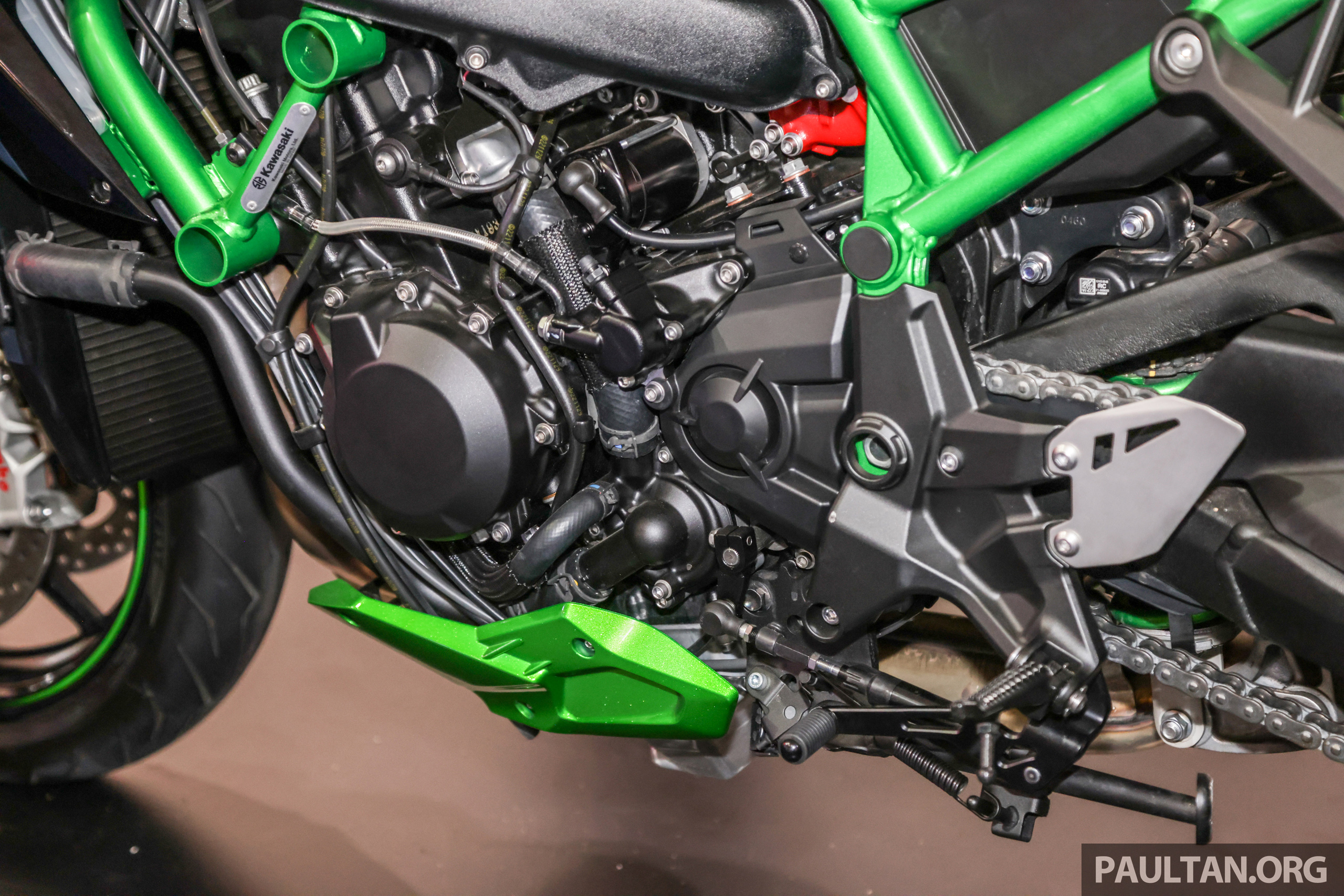 Kawasaki%20Z%20H2%20SE%202023%20%20(7).jpg