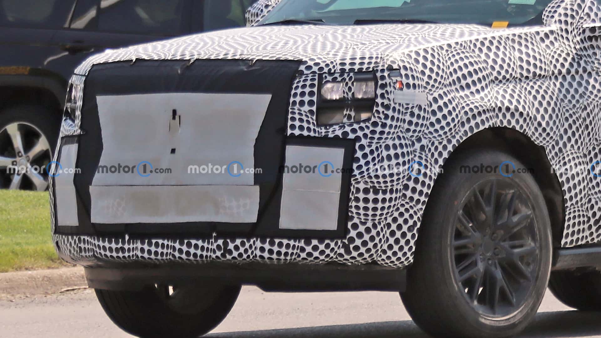 next-gen-ford-expedition-front-view-spy-photo.jpg
