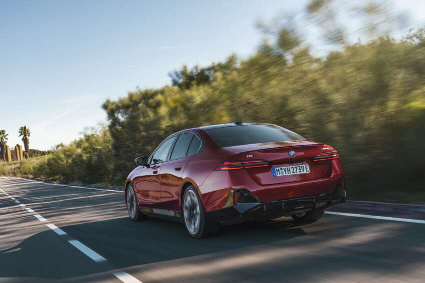 BMW 5 Series 2024 trình làng với một loạt nâng cấp, giá từ 57.900 USD p90505062-highres-the-new-bmw-i5-m60-x-850x567.jpg
