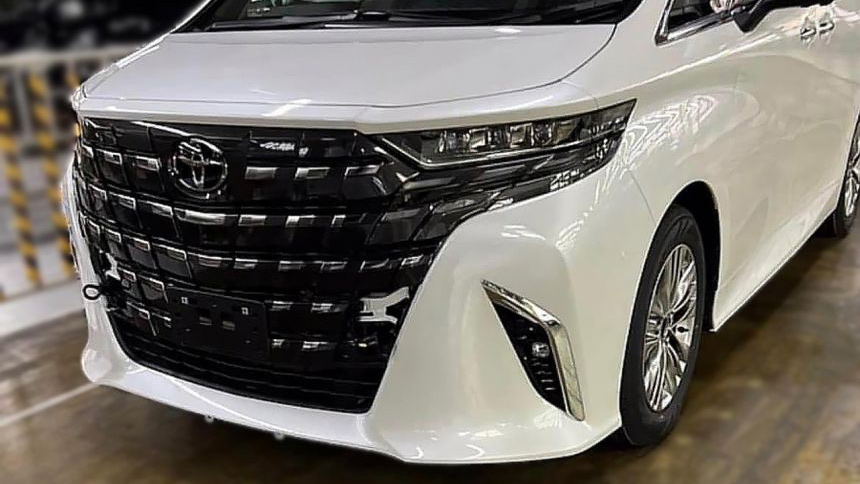 Toyota Alphard 2024 lộ ảnh thực tế “bằng xương, bằng thịt”