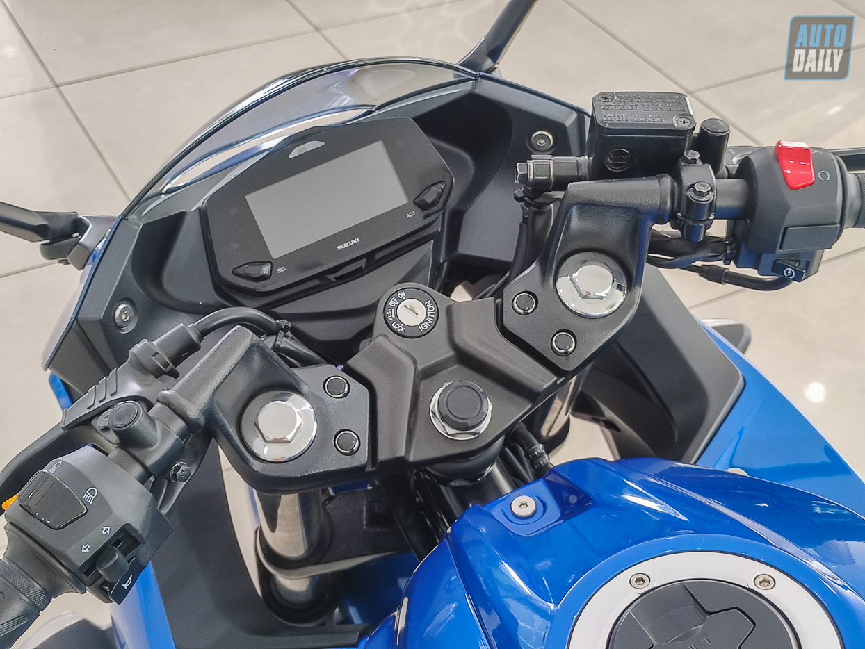 Suzuki%20Gixxer%20SF%20250%20(11).jpg