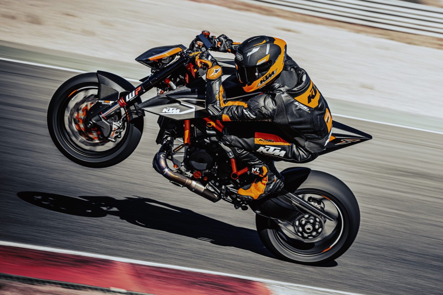 KTM%201290%20Super%20Duke%20RR%202023%20(2).jpg