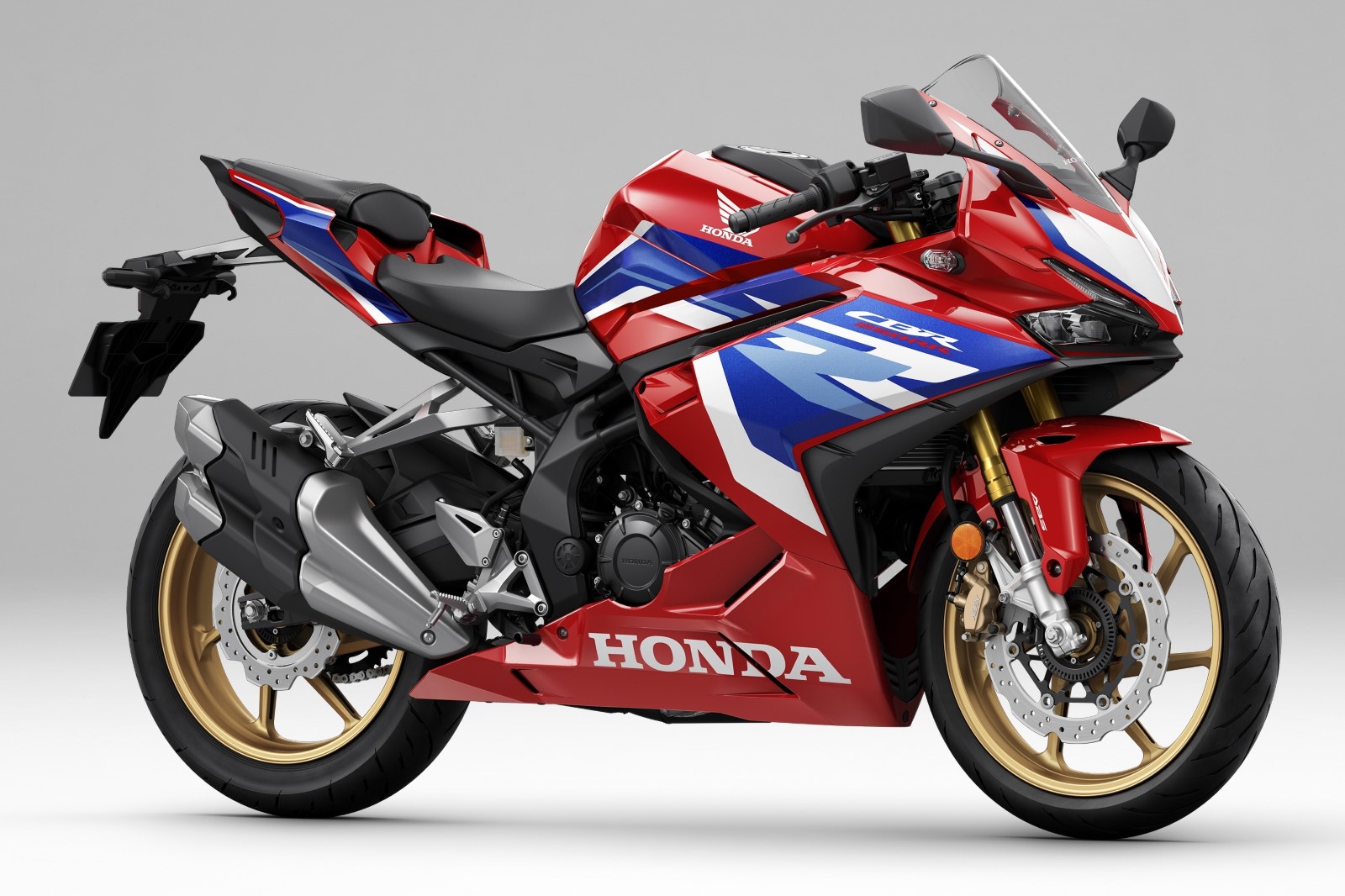Honda CBR250RR 2023 presents a sporty and eye-catching appearance Honda CBR250RR 2023 (11).jpg