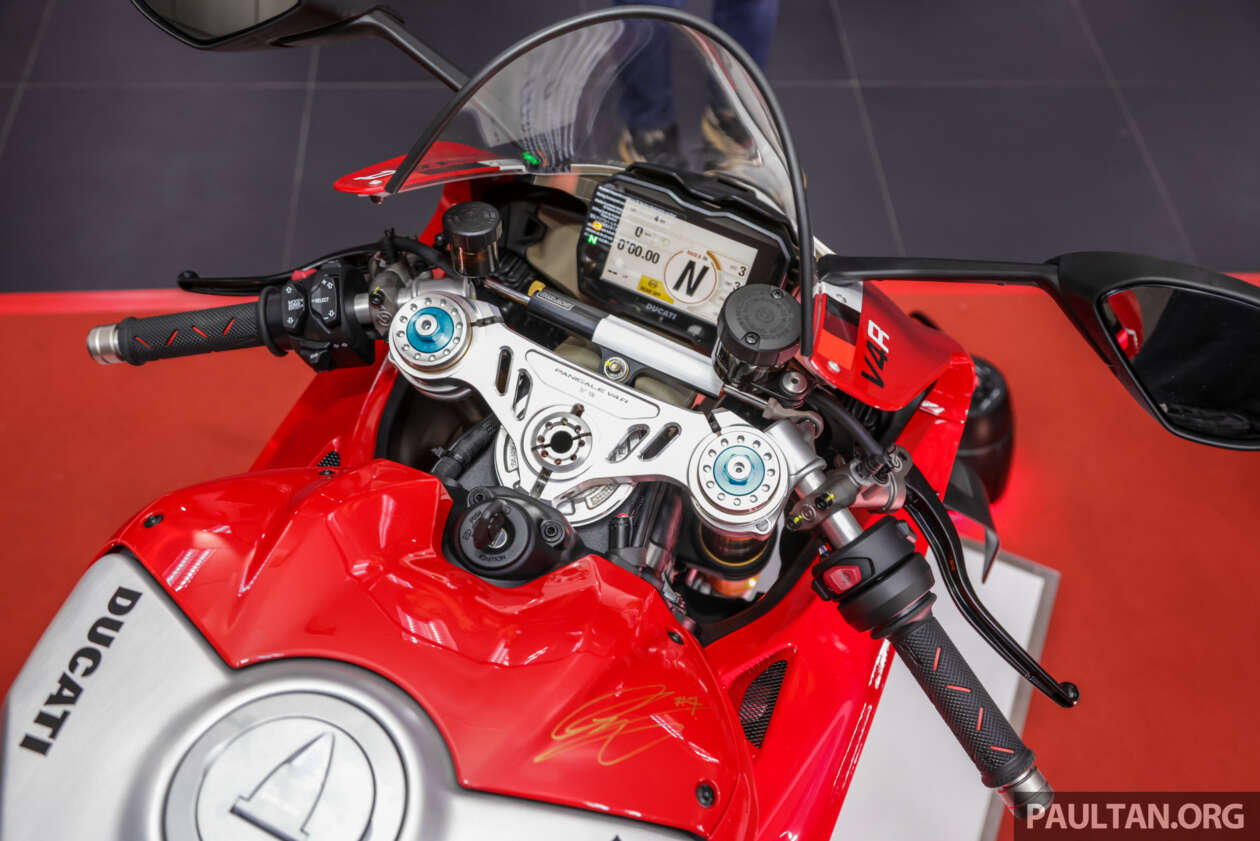 Ducati Panigale V4 R 2023 unveiled, arriving in Vietnam at a price of more than 2 billion VND Ducati Panigale V4 R 2023 (7).jpg