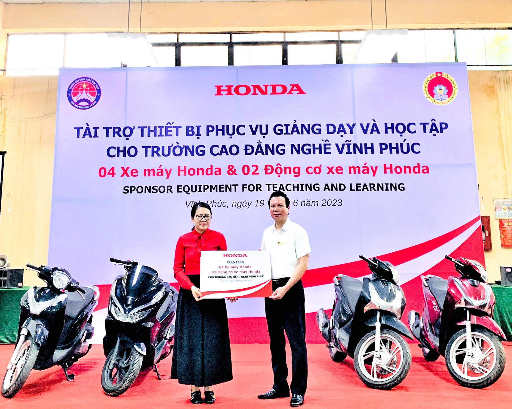 Honda Việt Nam trao tặng ô tô, xe máy cho các trường Cao đẳng, Trung cấp nghề