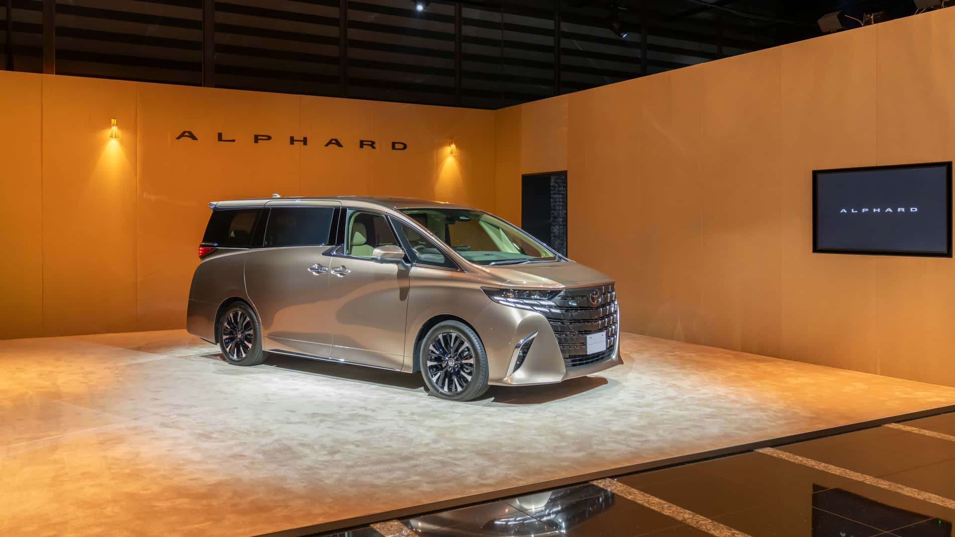 2024-toyota-alphard-1.jpg