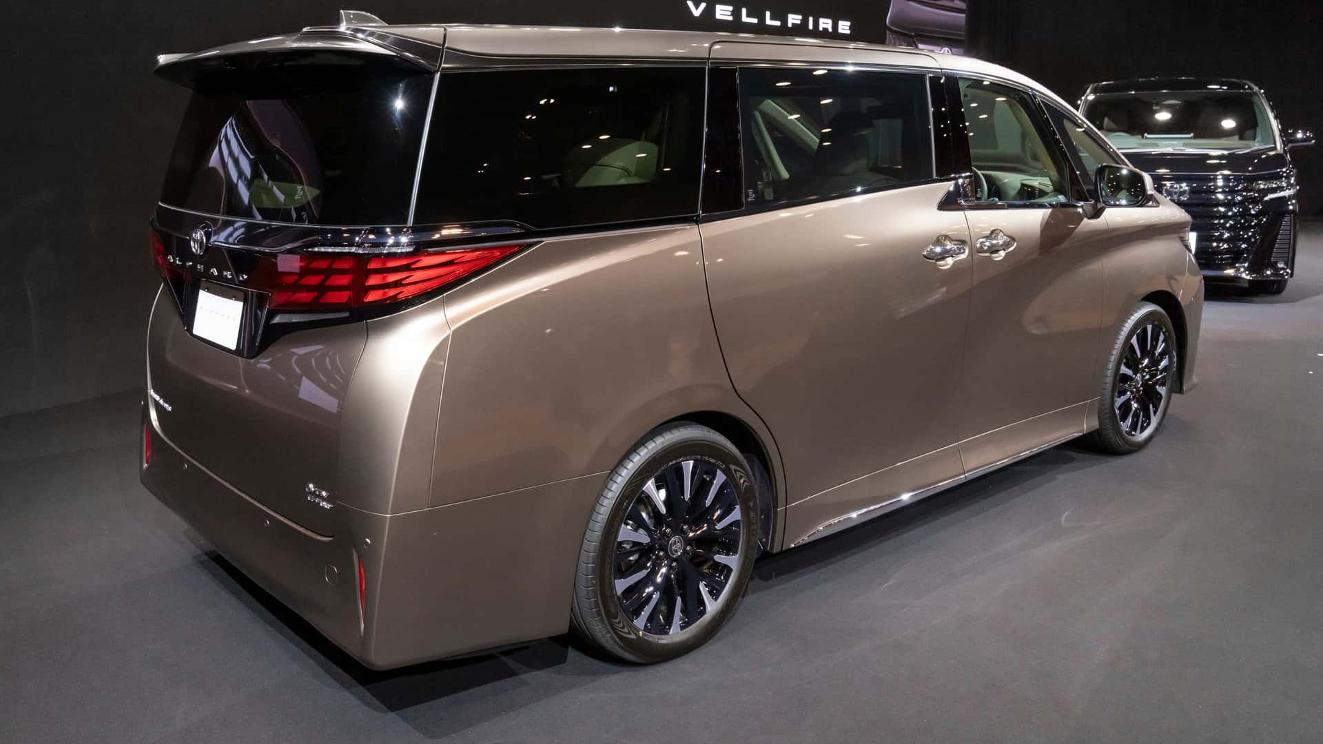 2024-toyota-alphard-2.jpg