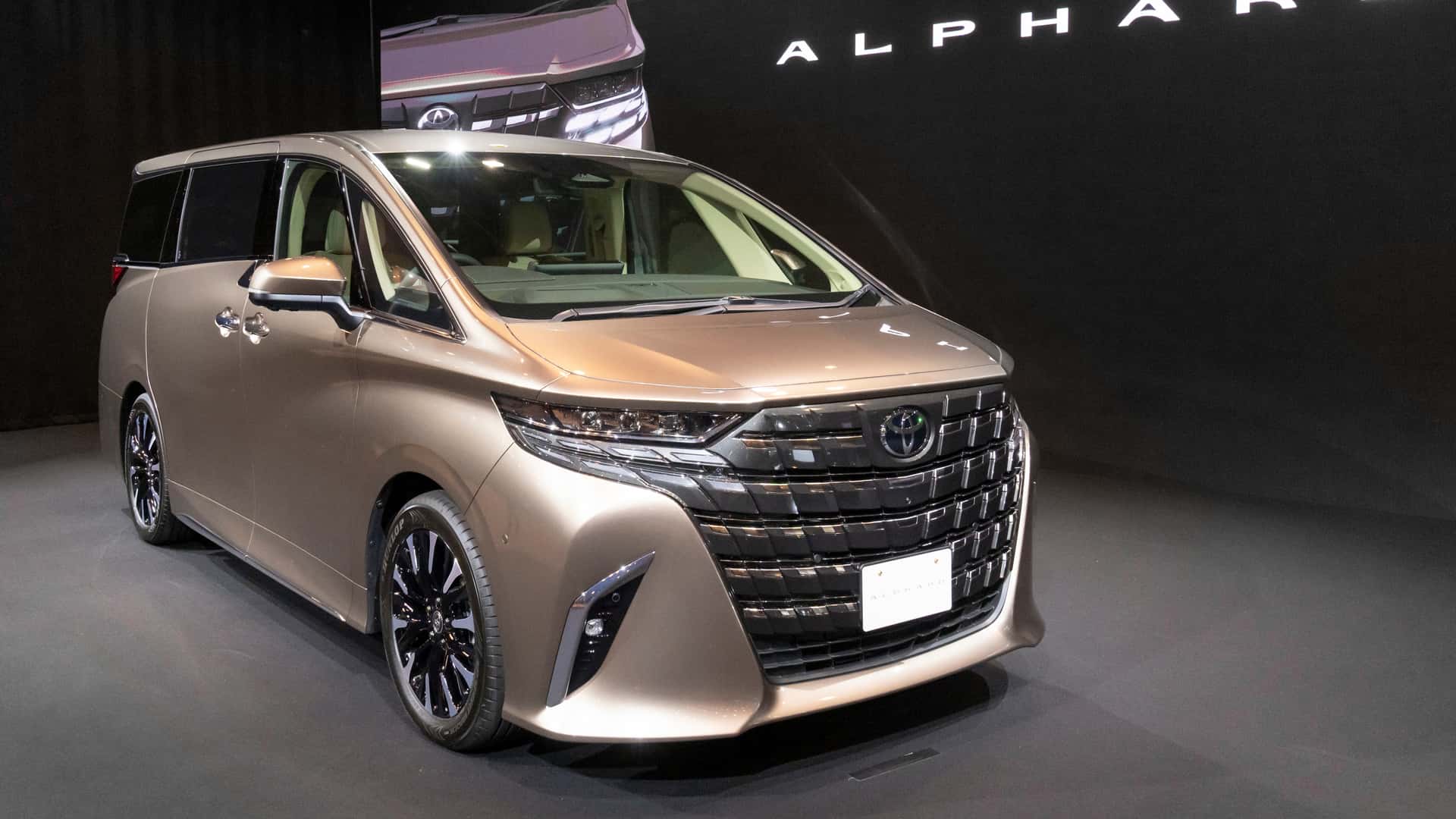Bộ đôi Toyota Alphard và Vellfire 2024 ra mắt với sức mạnh lên đến 275 mã lực 2024-toyota-alphard.jpg