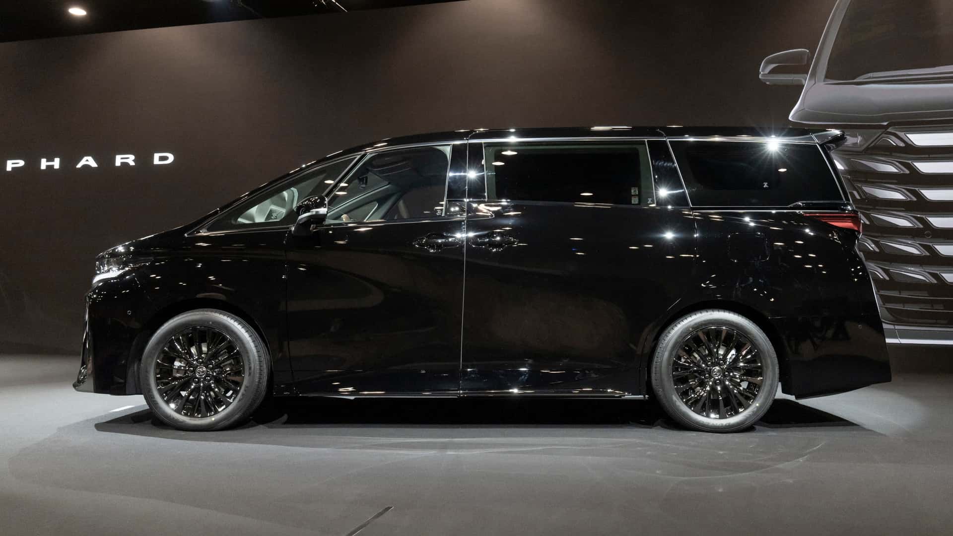 2024-toyota-vellfire-1.jpg