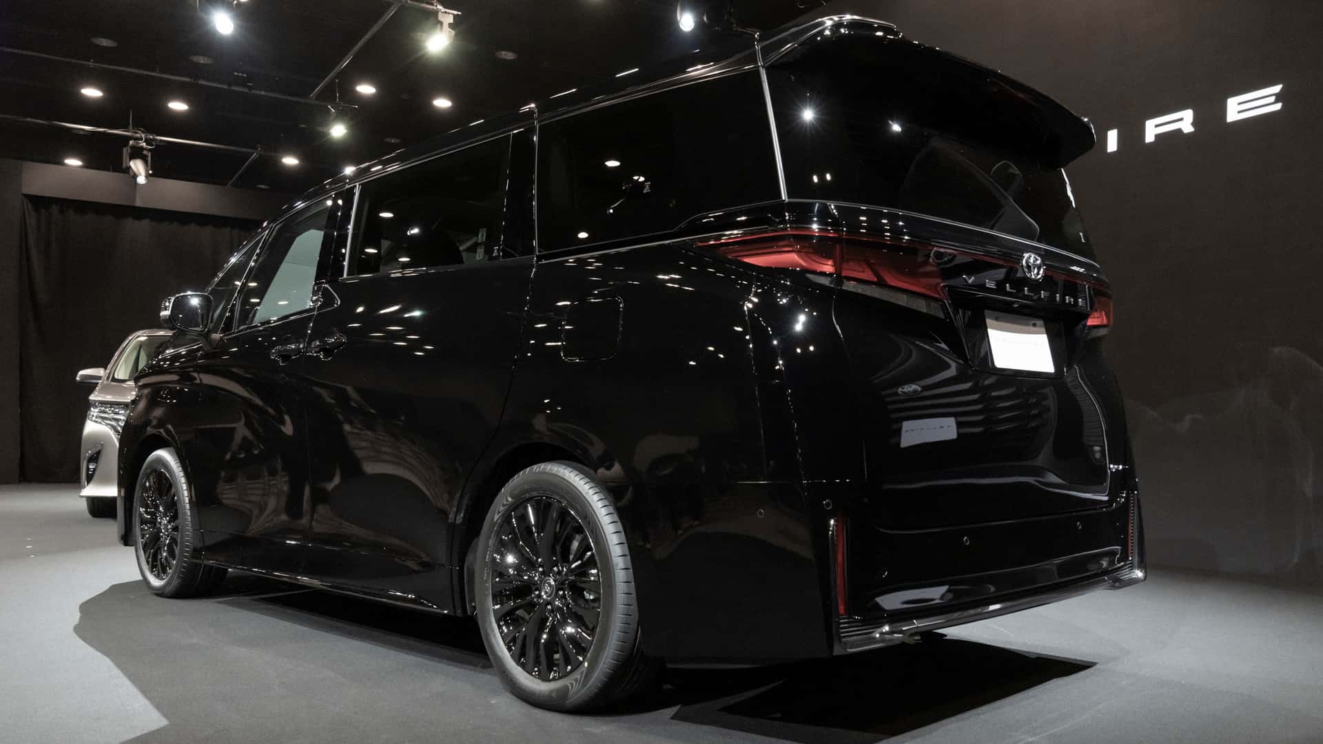 2024-toyota-vellfire-2.jpg