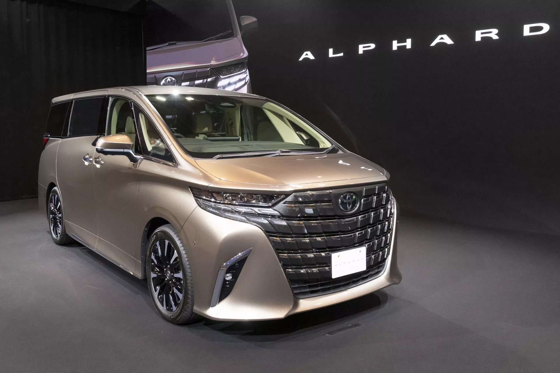 Ảnh thực tế Toyota Alphard và Vellfire 2024 toyota-alphard-and-vellfire-presentation-4.jpg